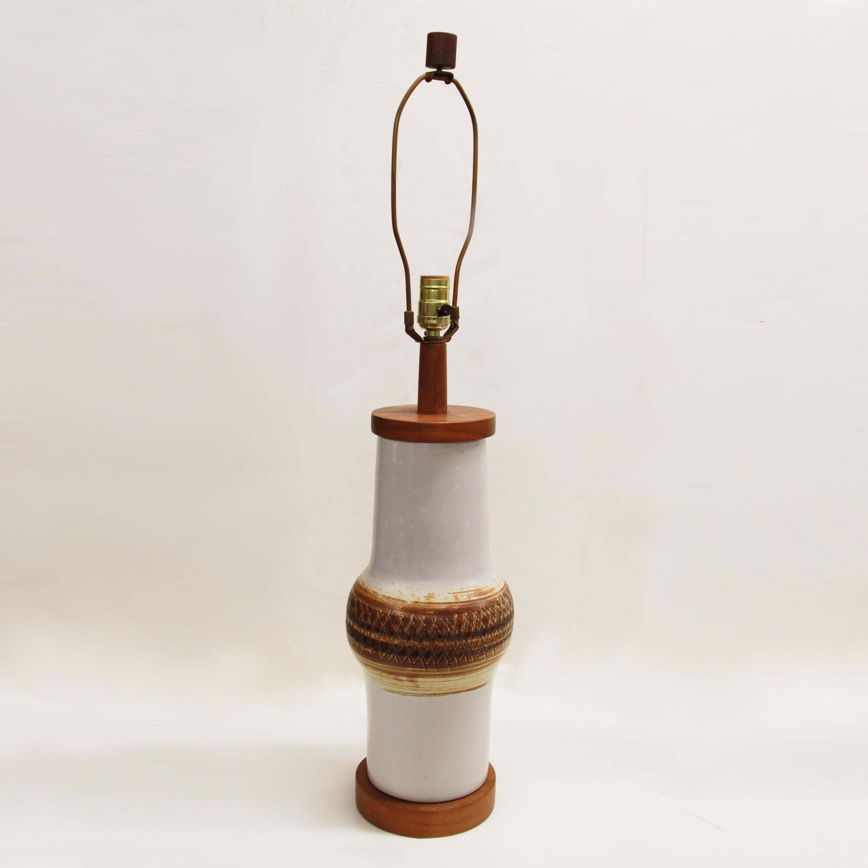 Hand-Crafted Pair of Mid-Century Modern White Ceramic Table Lamps by Martz Marshall Studios For Sale