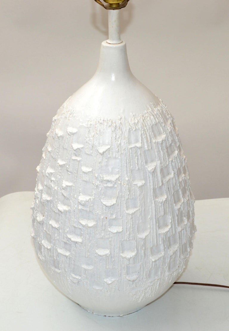 Pair of Mid-Century Modern White Ceramic Table Lamps For Sale at 1stDibs