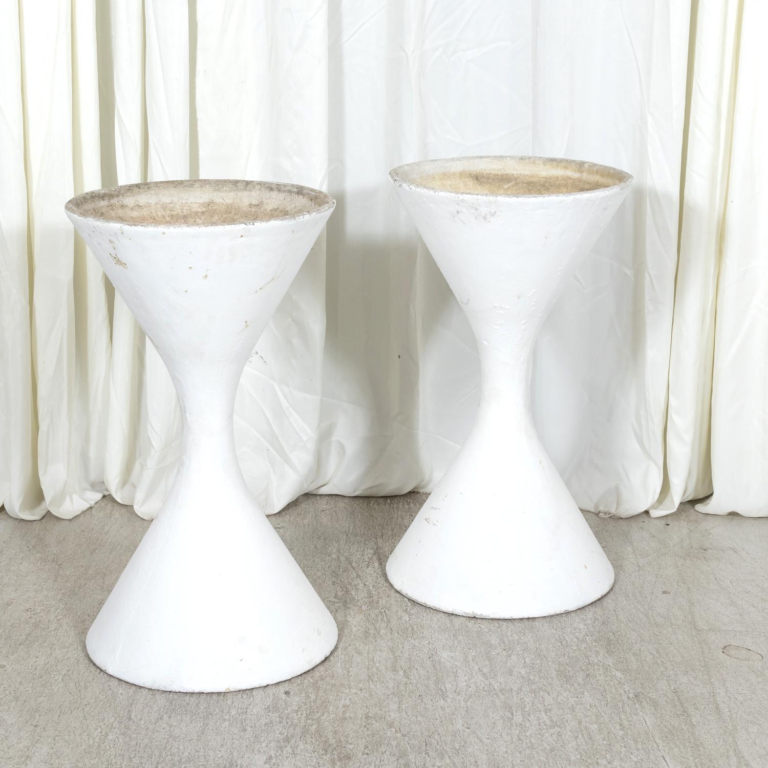  Pair of Mid-Century Modern Willy Guhl X-Large Hourglass Diablo Planters For Sale 5