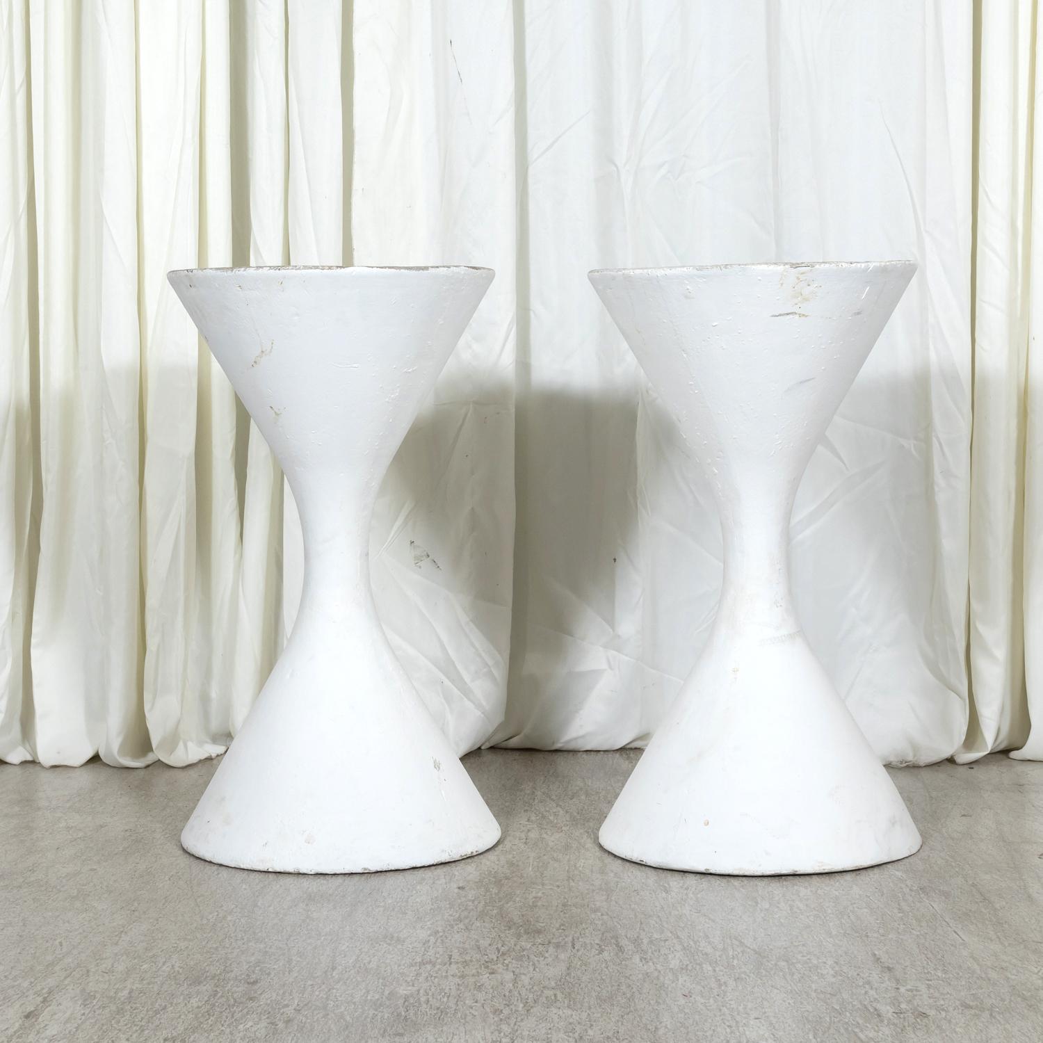 Swiss  Pair of Mid-Century Modern Willy Guhl X-Large Hourglass Diablo Planters For Sale