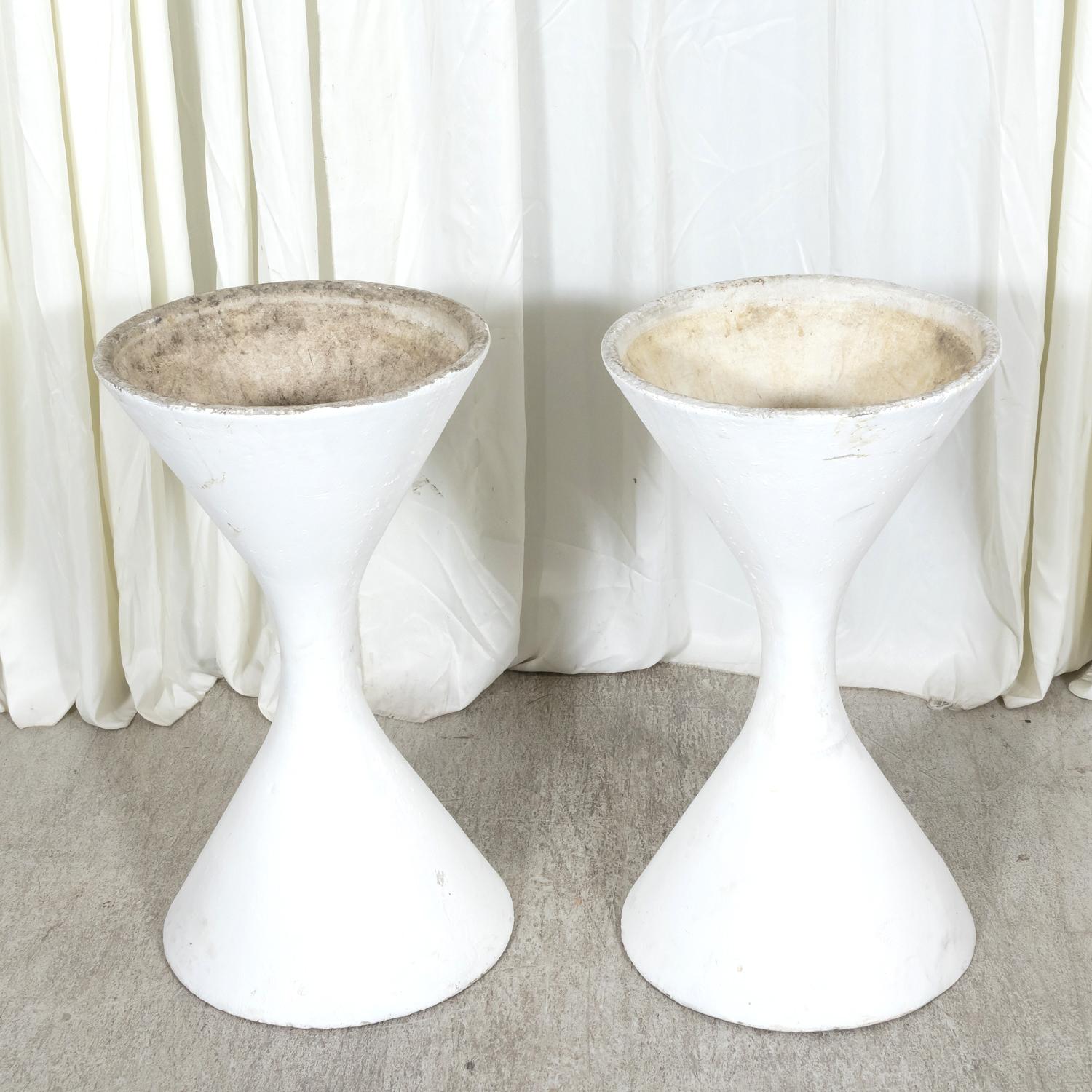  Pair of Mid-Century Modern Willy Guhl X-Large Hourglass Diablo Planters For Sale 2
