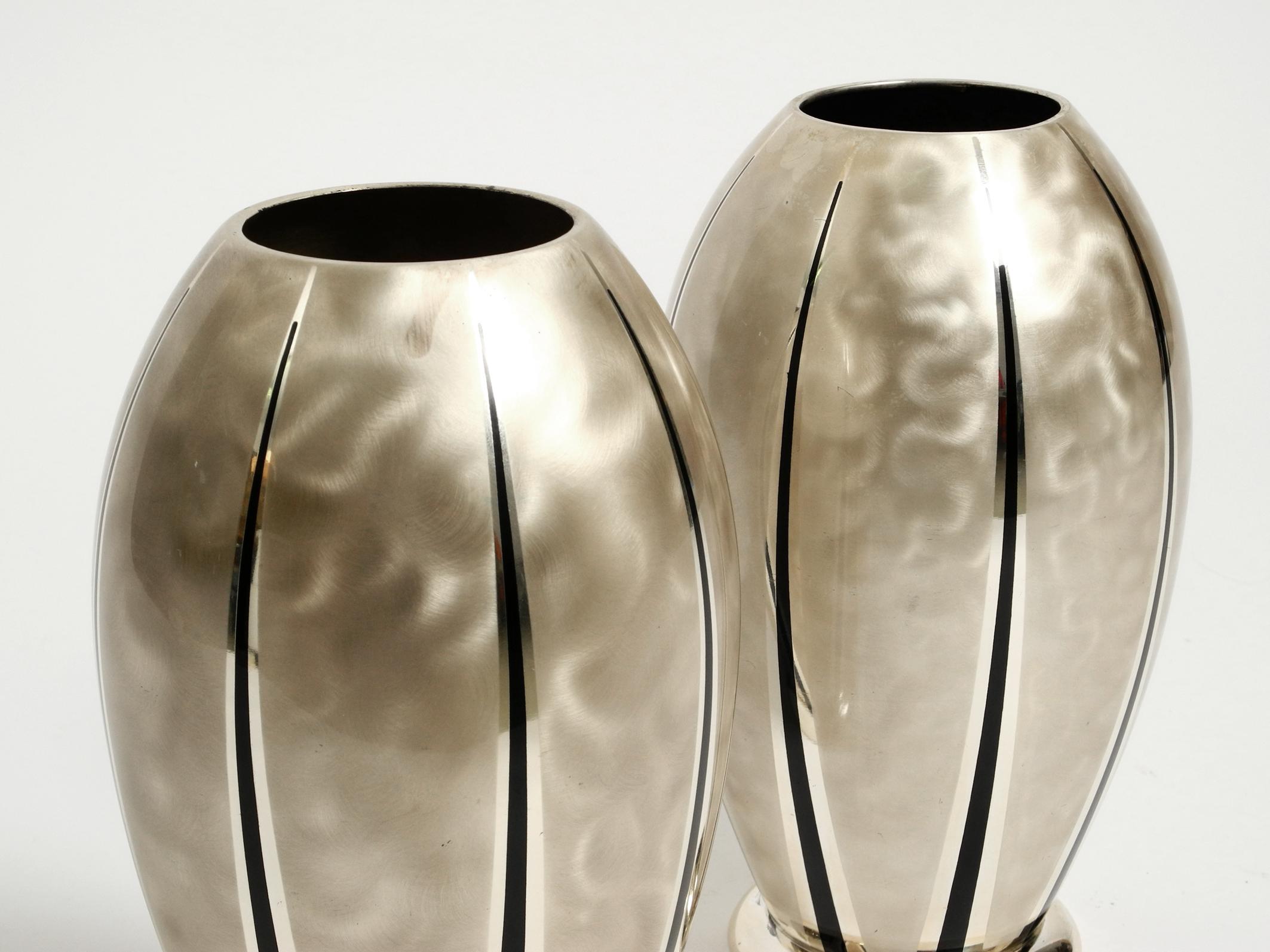 Paire de vases de table WMF Ikora modernes du milieu du siècle dernier en laiton argenté 5