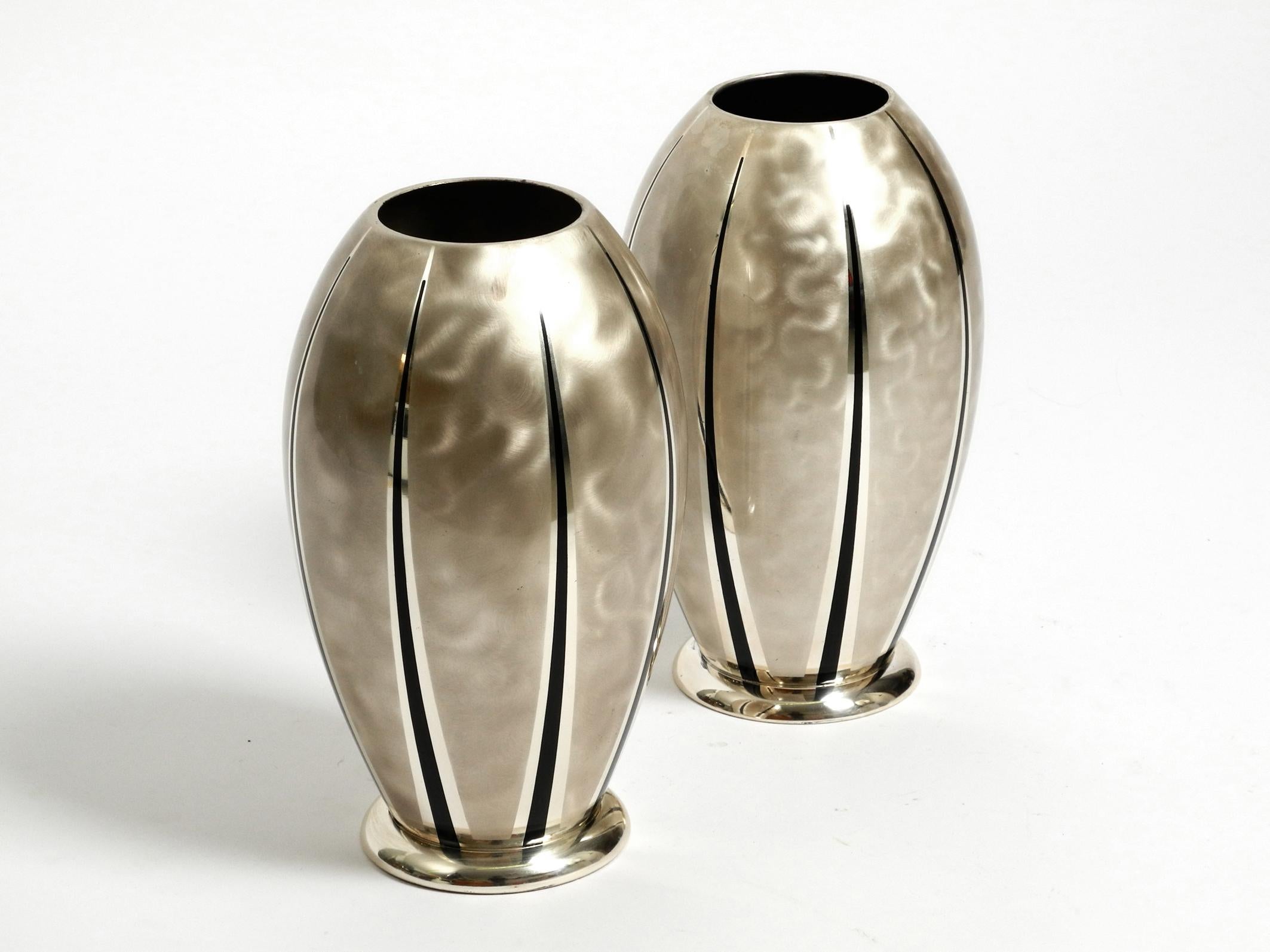 Paire de vases de table WMF Ikora modernes du milieu du siècle dernier en laiton argenté 9