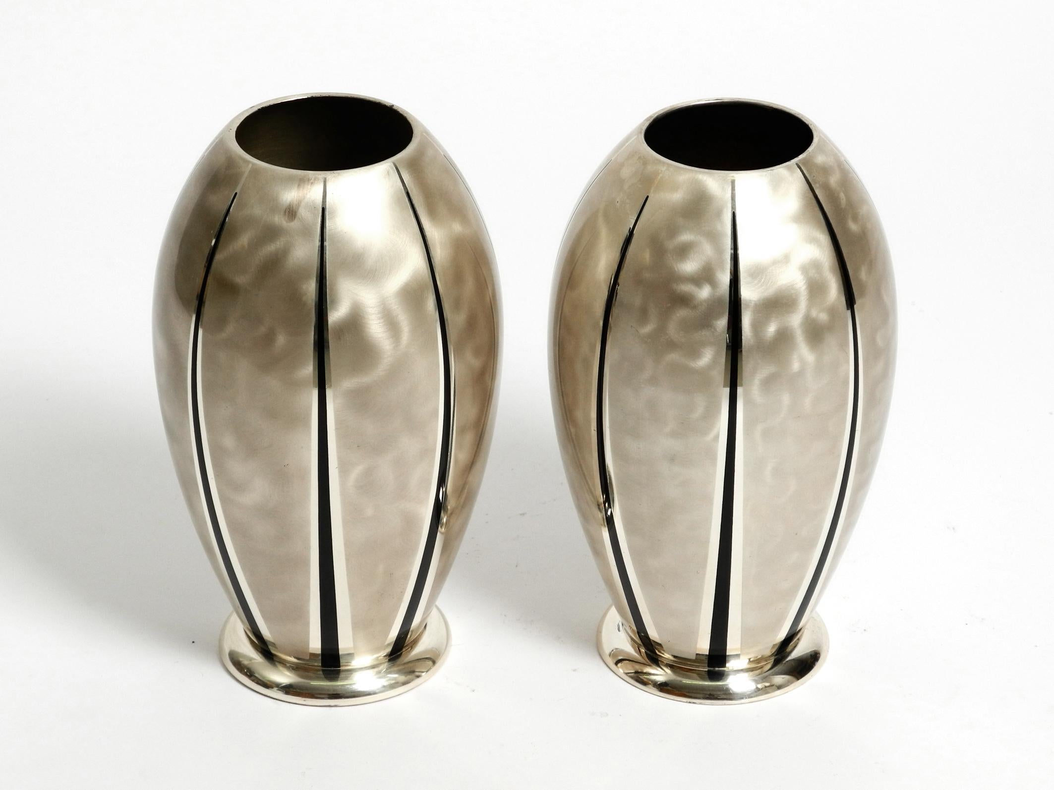 Paire de vases de table WMF Ikora modernes du milieu du siècle dernier en laiton argenté 10
