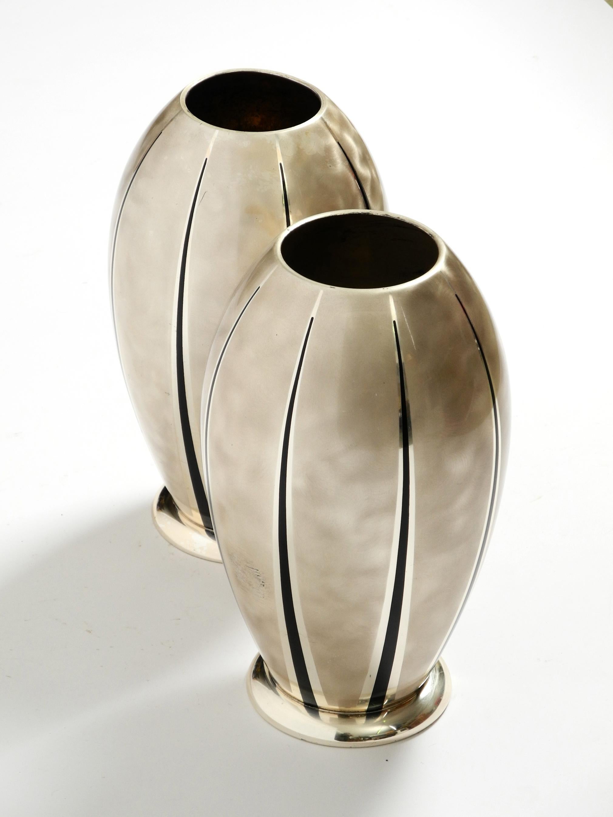 Paire de vases de table WMF Ikora modernes du milieu du siècle dernier en laiton argenté 12
