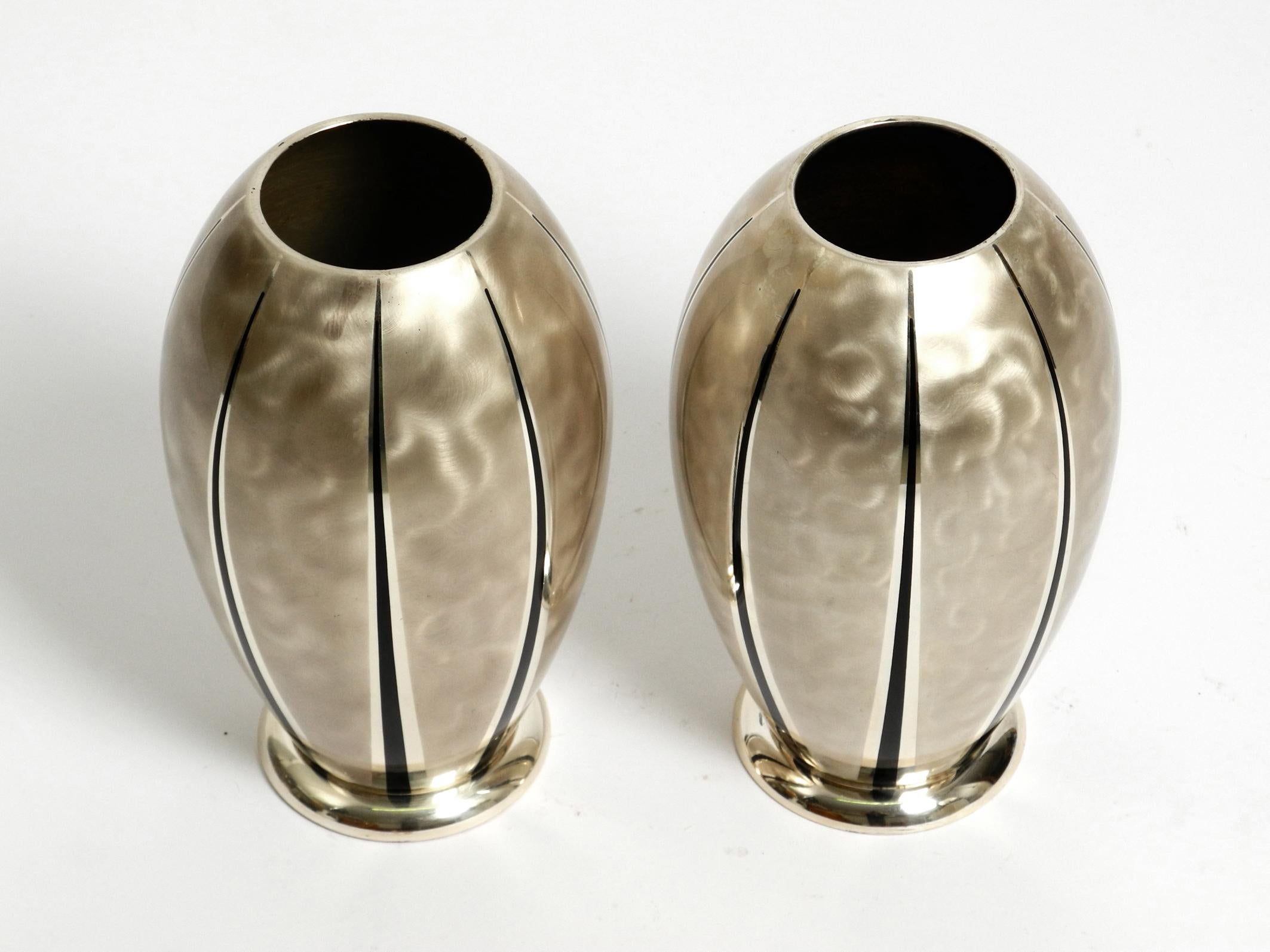 Mid-Century Modern Paire de vases de table WMF Ikora modernes du milieu du siècle dernier en laiton argenté