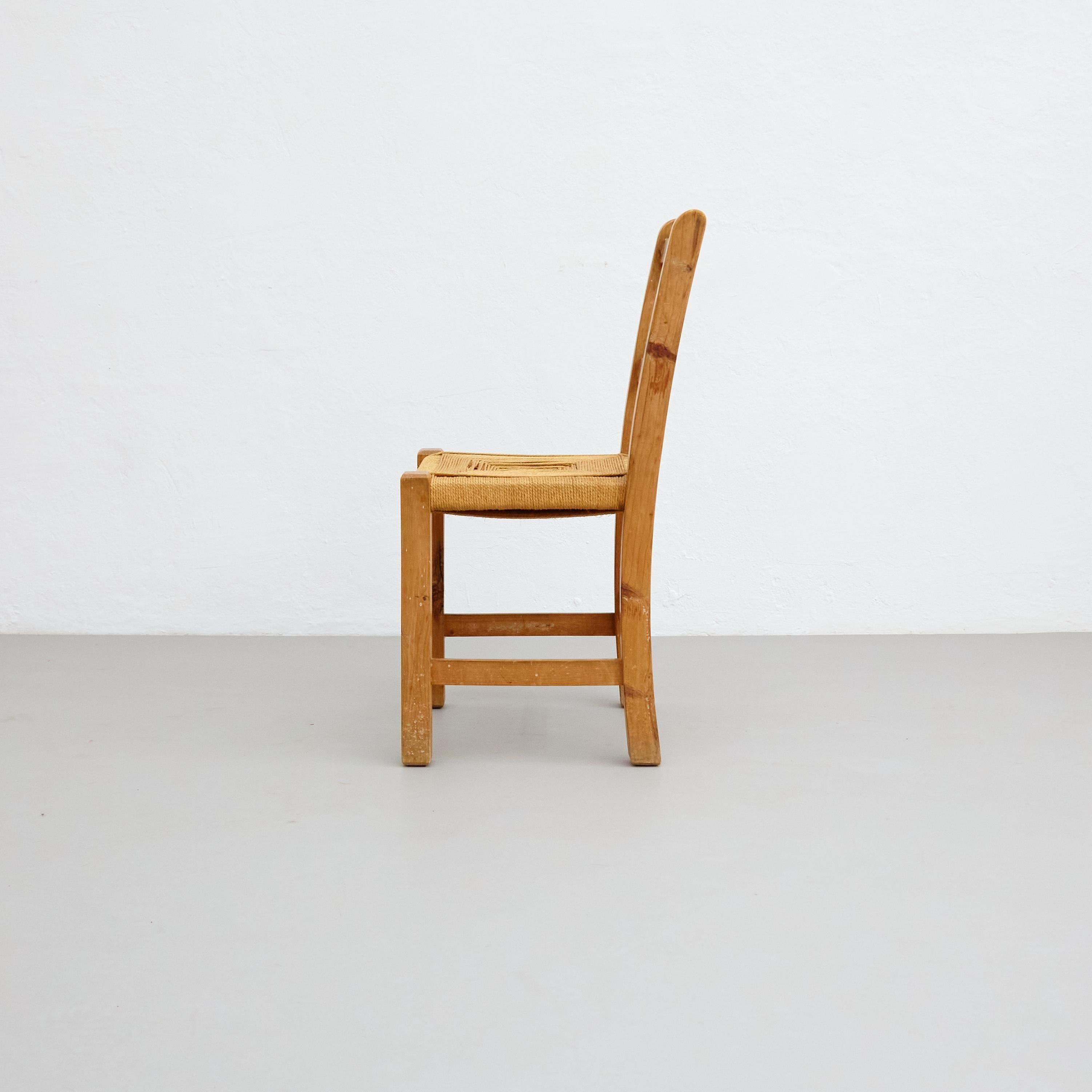 Paar moderne Holz- und Rattanstühle aus der Mitte des Jahrhunderts, um 1950, französischer Rationalismus im Angebot 3
