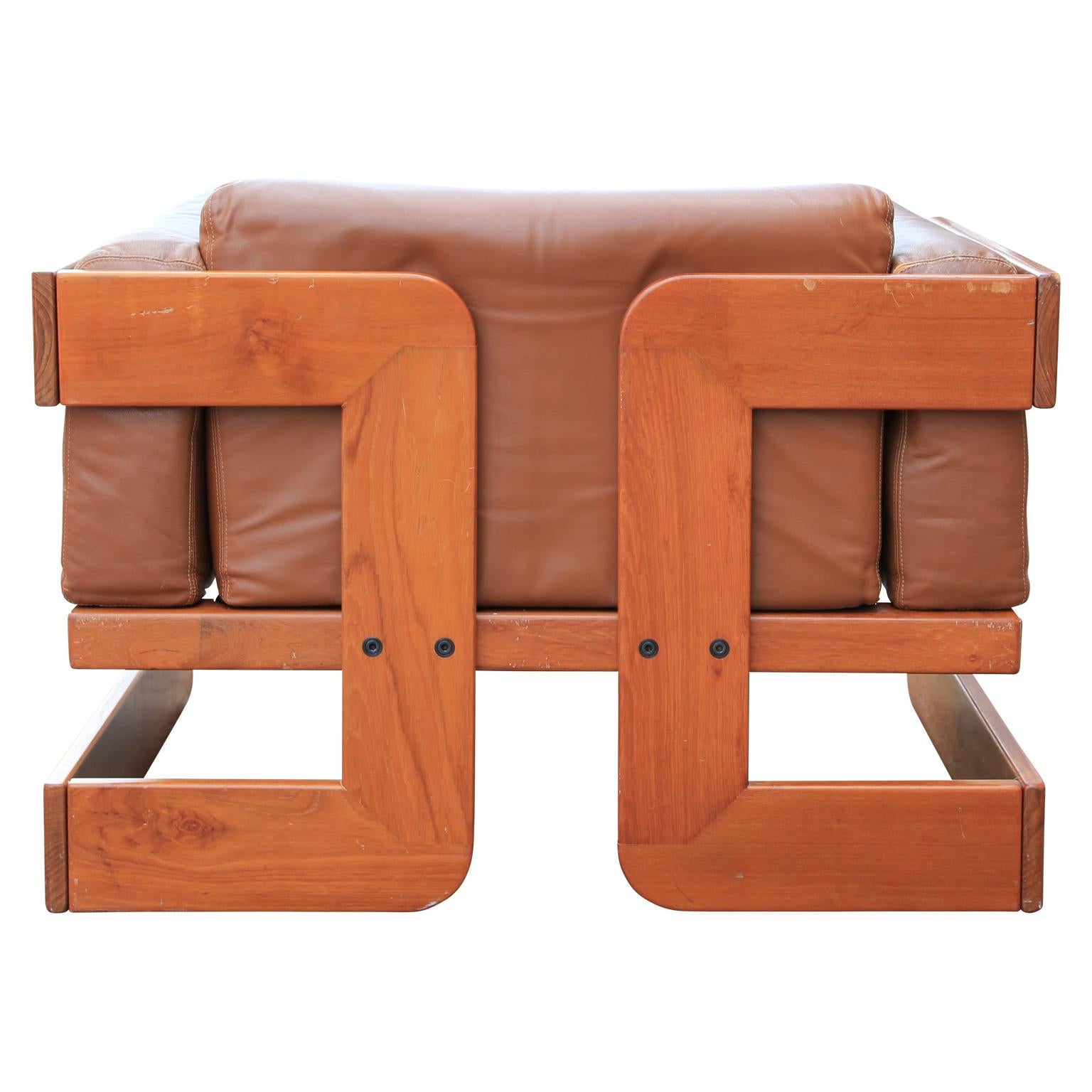 Mid-20th Century Pair of Mid-Century Modern Wood and Tan Leather Club Chairs by Giuseppe Raimondo