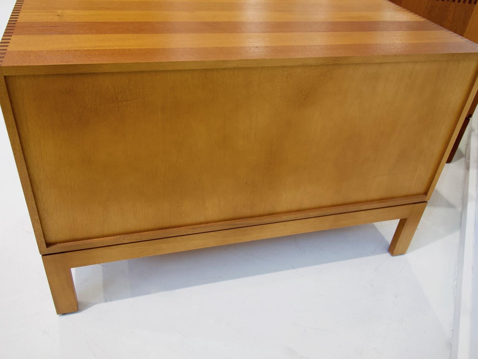 Coppia di credenze in legno moderne di metà secolo di Christian Hvidt in vendita 4