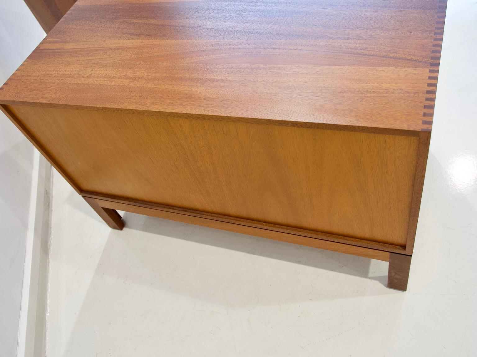 Coppia di credenze in legno moderne di metà secolo di Christian Hvidt in vendita 5