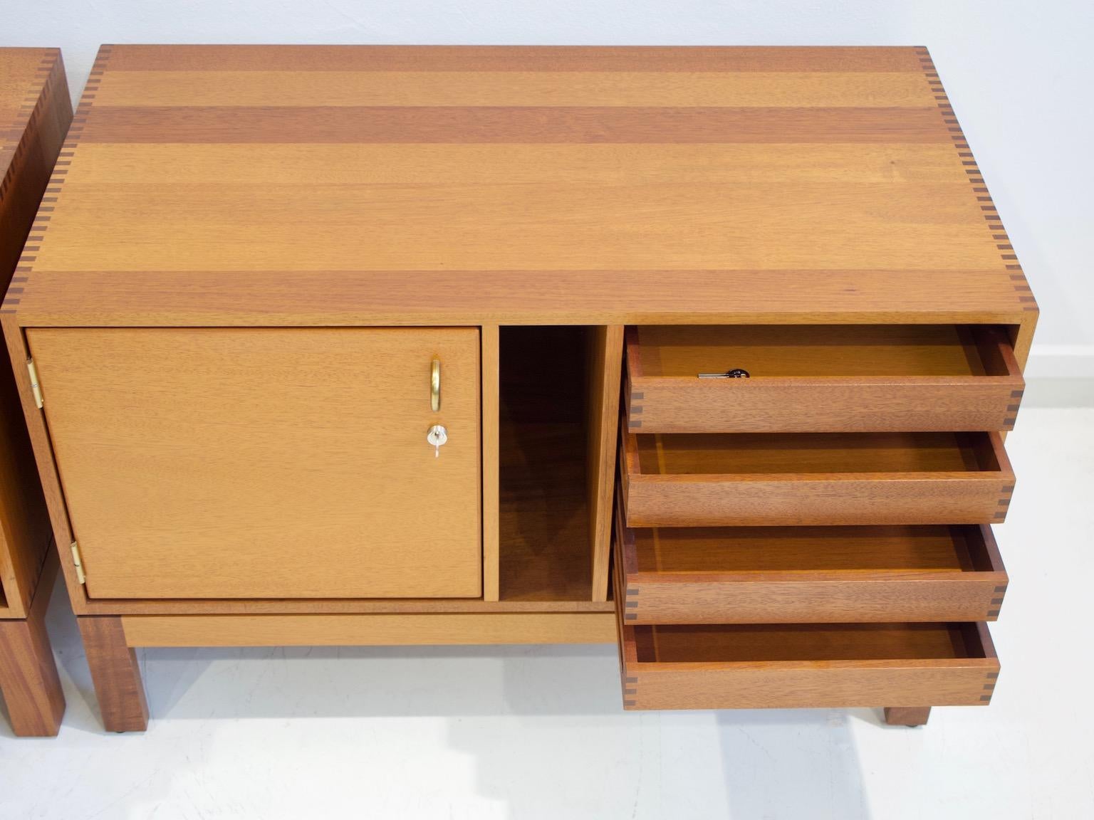 Coppia di credenze in legno moderne di metà secolo di Christian Hvidt In condizioni buone in vendita a Madrid, ES
