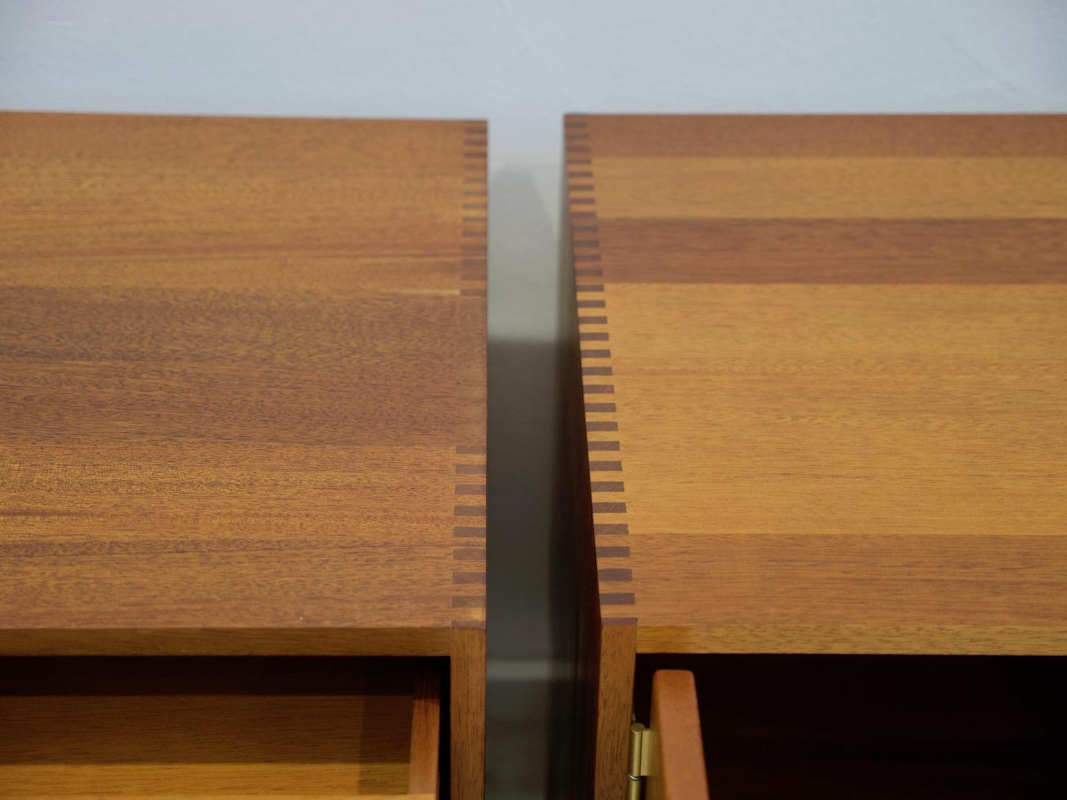 Coppia di credenze in legno moderne di metà secolo di Christian Hvidt in vendita 1