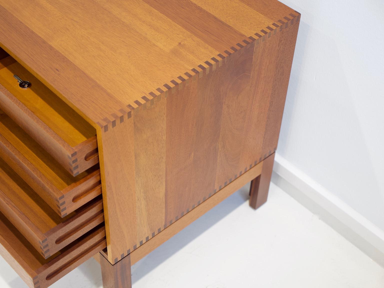 Coppia di credenze in legno moderne di metà secolo di Christian Hvidt in vendita 2