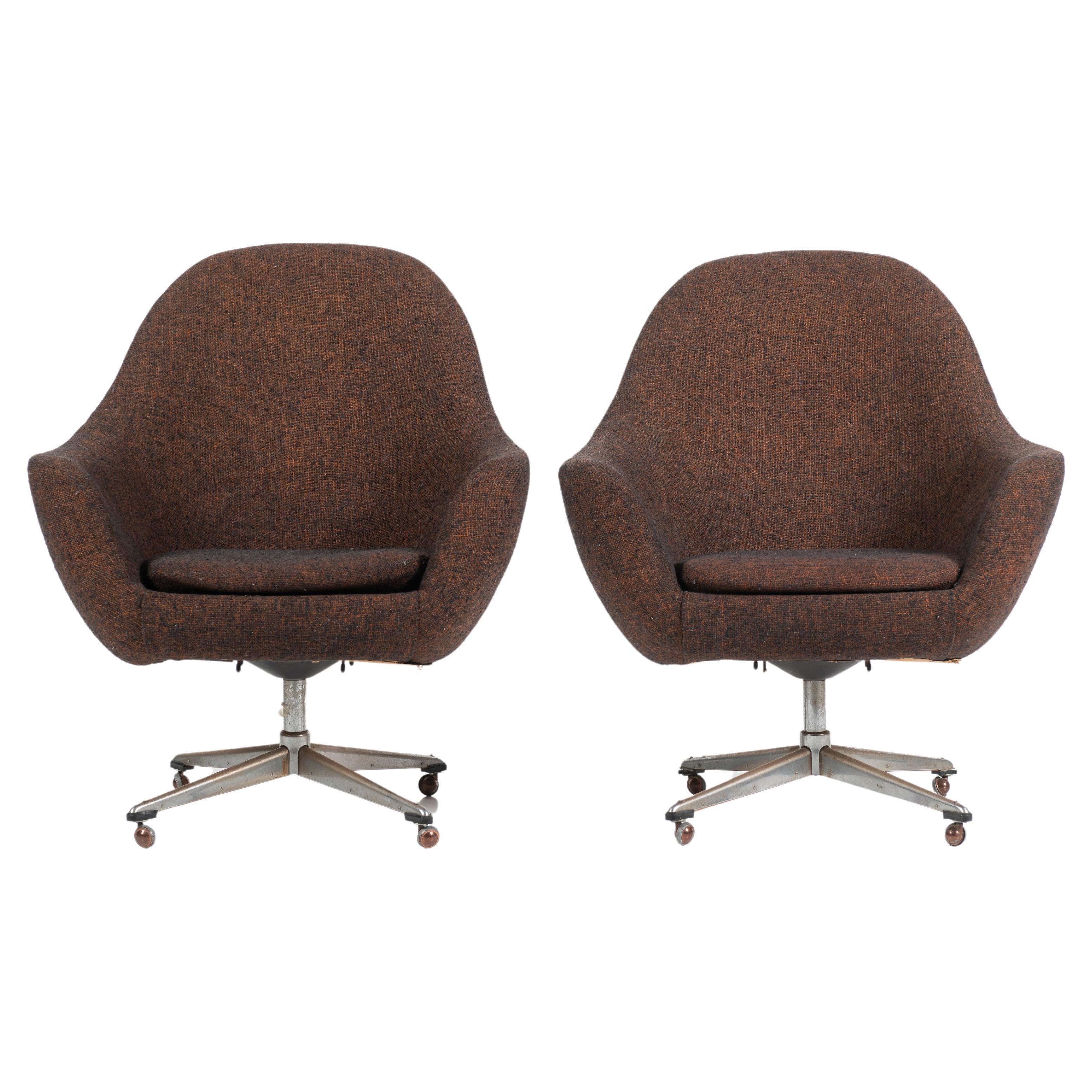 Pair of Mid-Century Modern Wool Overman Swivel Chairs, with Casters, Sweden 1960