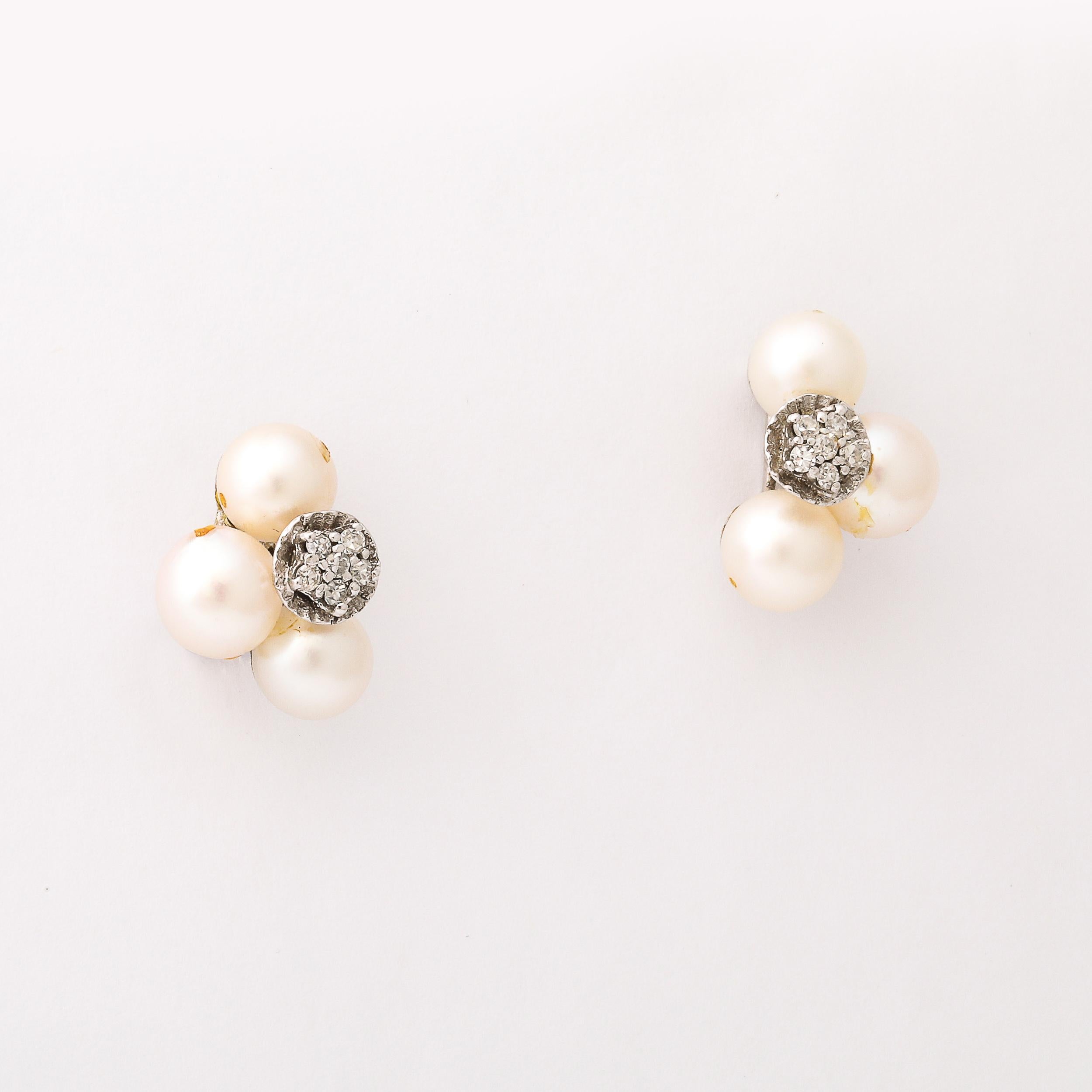 Coppia di orecchini modernisti di metà secolo in oro bianco 14K con perle coltivate e diamanti in vendita 8