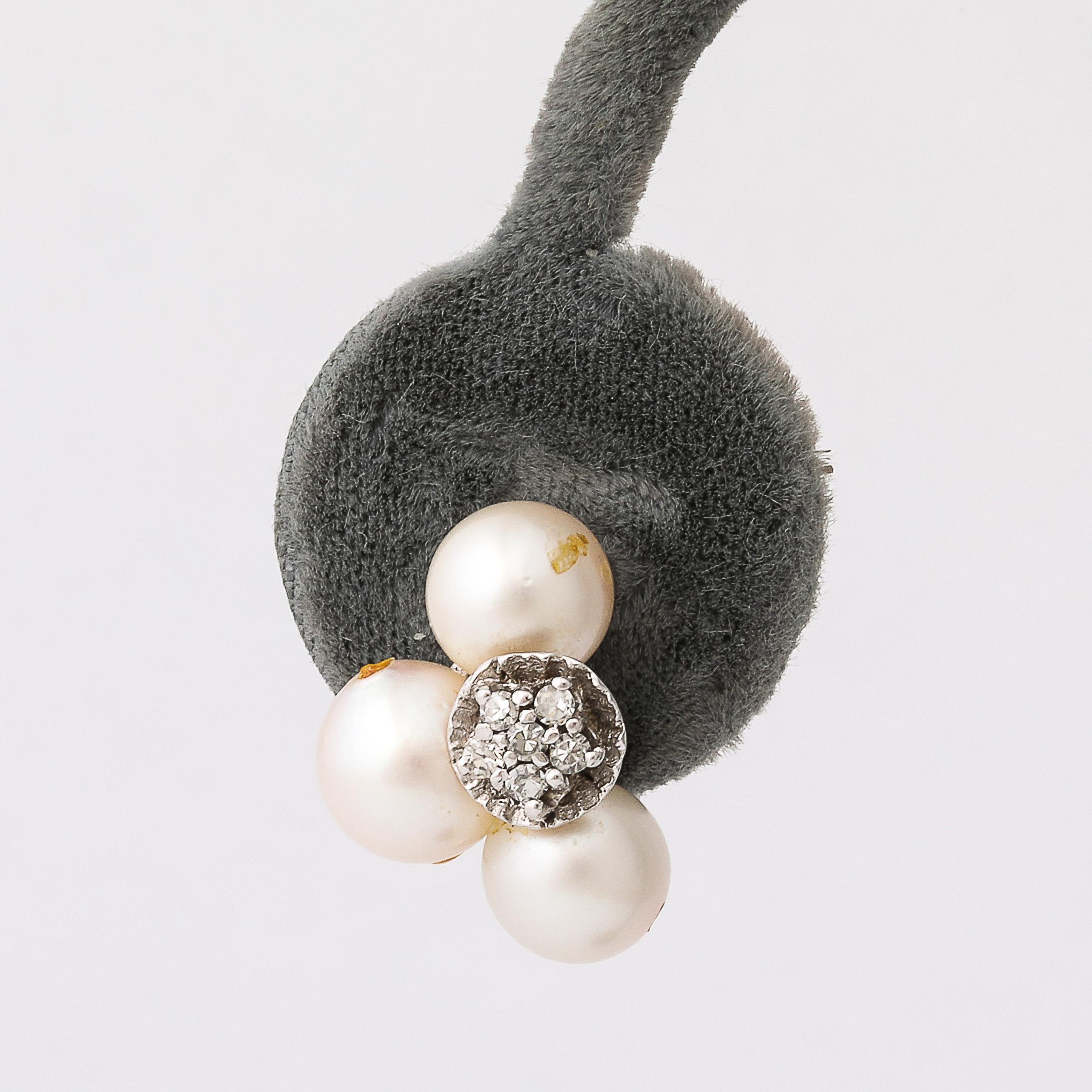 Coppia di orecchini modernisti di metà secolo in oro bianco 14K con perle coltivate e diamanti in vendita 4