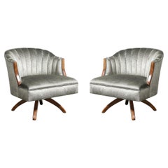 Coppia di sedie girevoli a forma di canale in noce spazzolato a mano, in stile Mid-Century Modernist