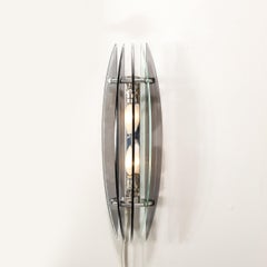 Paar modernistische, geschwungene Rauchglas- und Chrom-Leuchten von Veca aus der Jahrhundertmitte