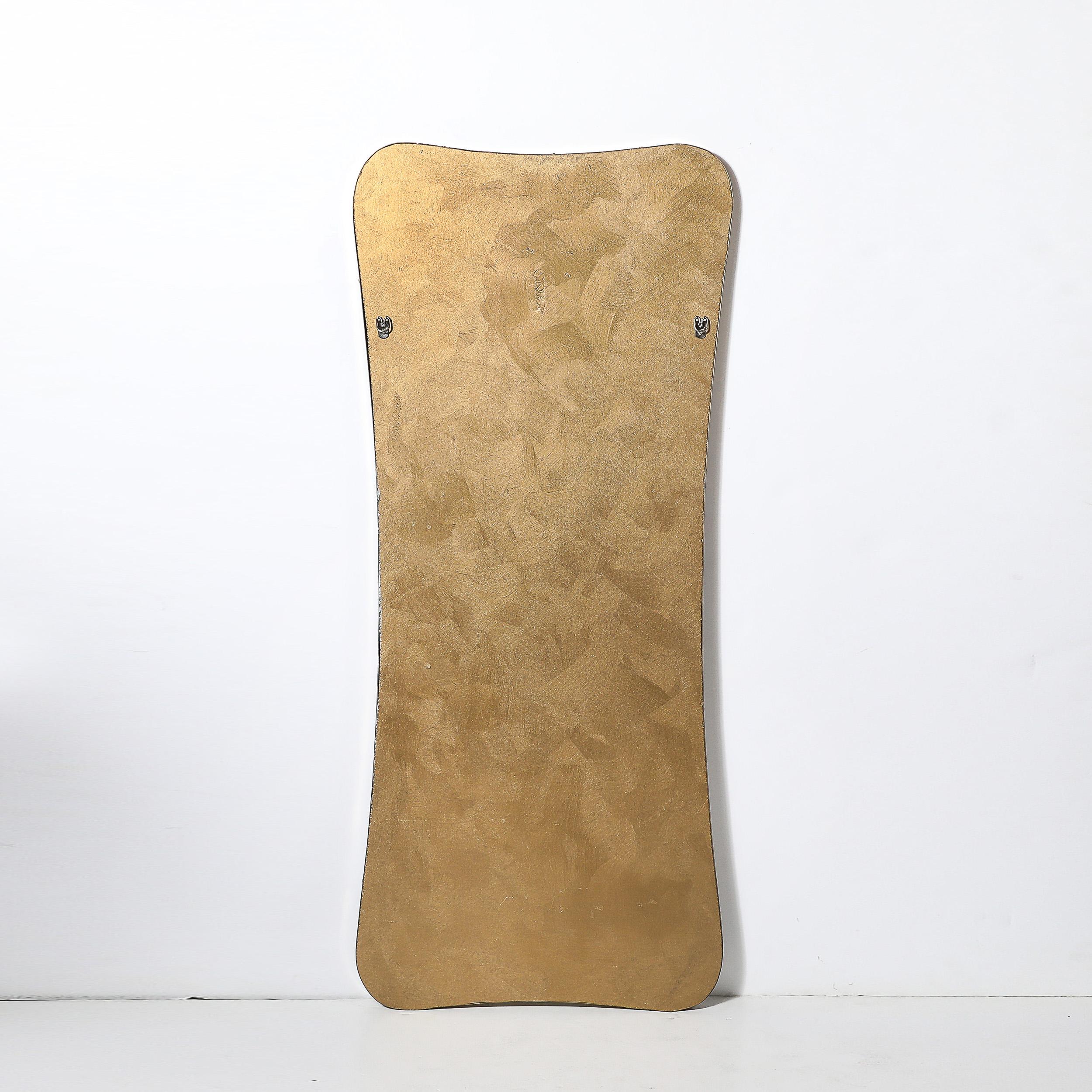 Coppia di specchi curvilinei a forma di clessidra in ottone della metà del secolo scorso in vendita 1