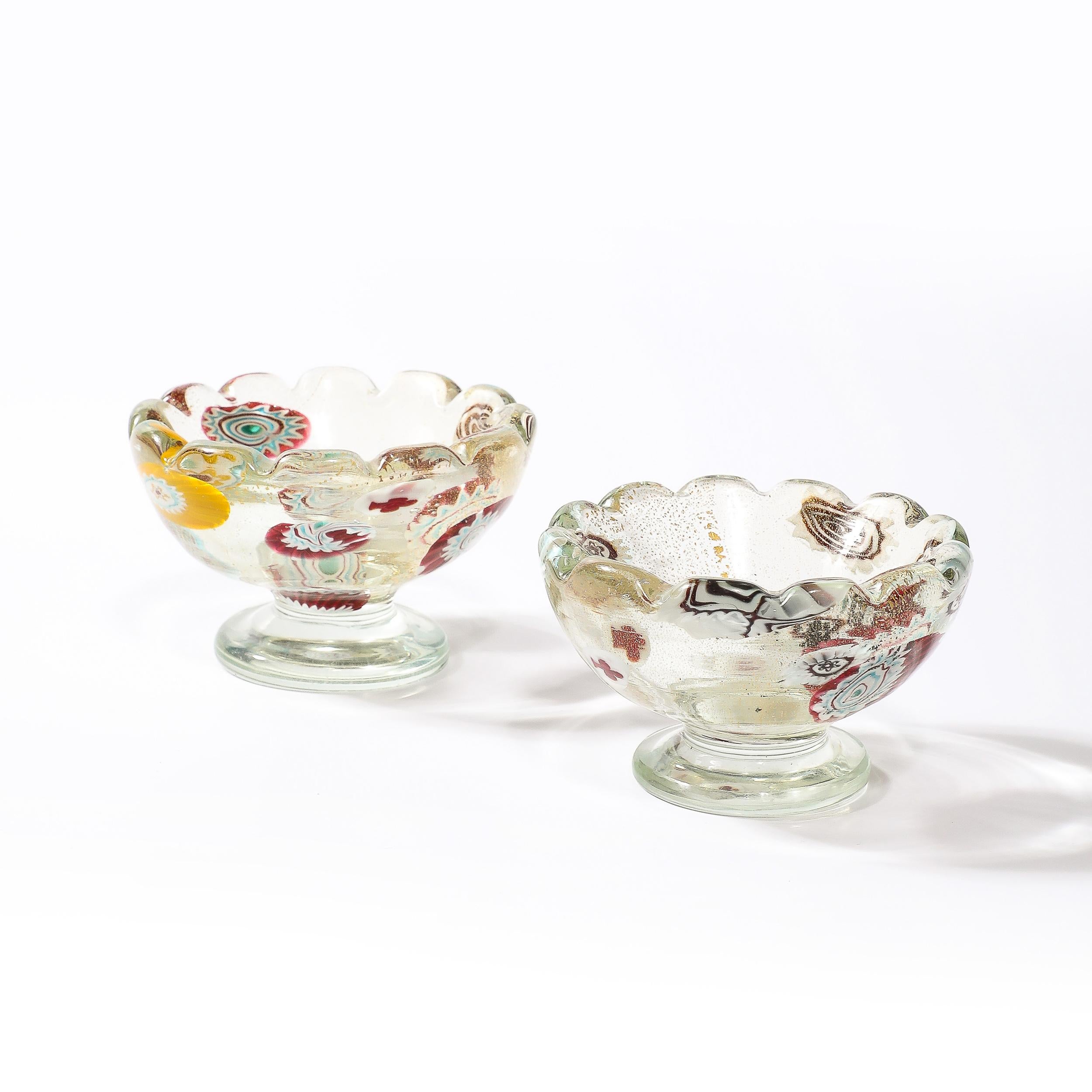Or Paire de bols modernistes du milieu du siècle en verre de Murano soufflé à la main avec bords festonnés en vente
