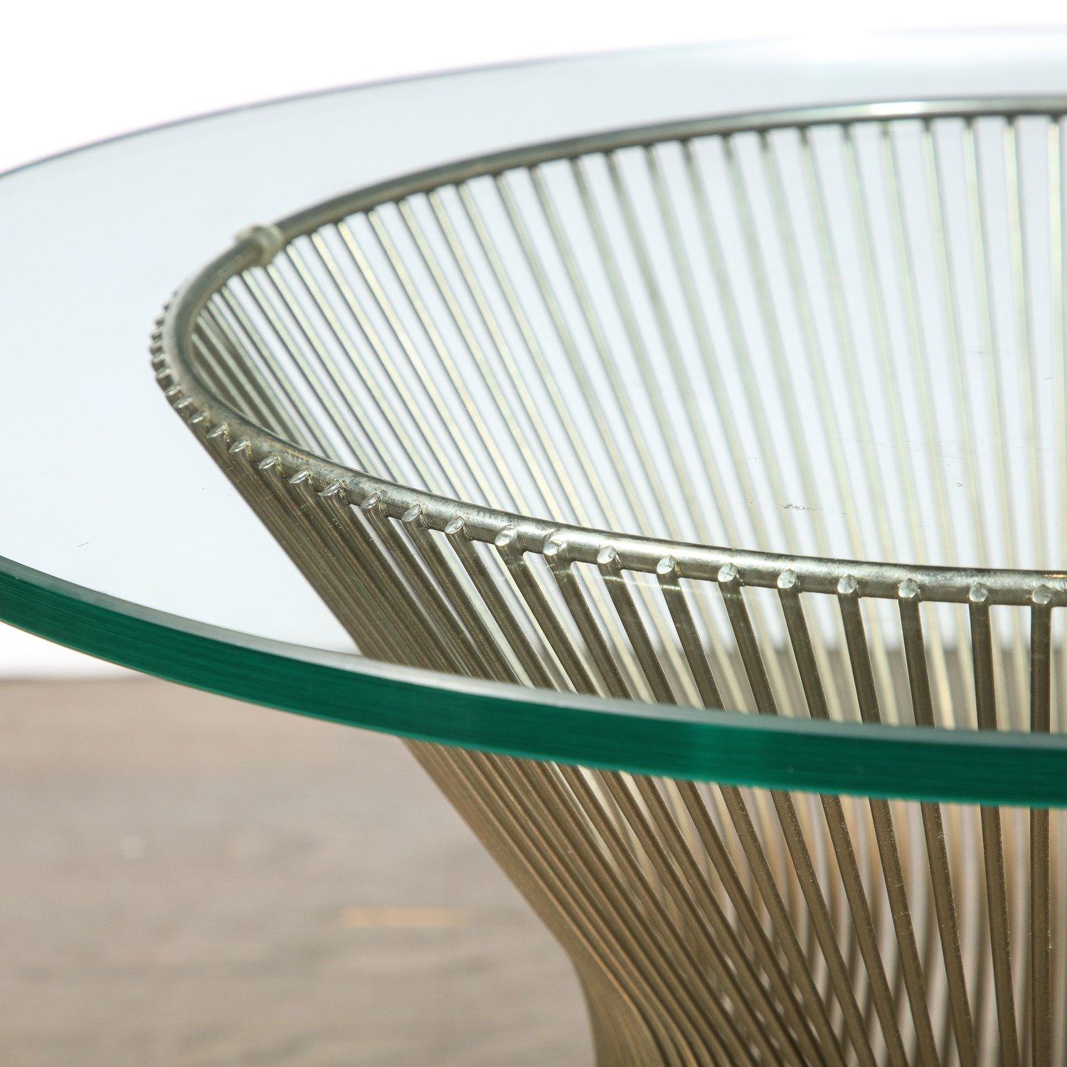 Pareja de mesas auxiliares de níquel pulido modernistas de mediados de siglo, de Warren Platner en Excelente estado para la venta en New York, NY