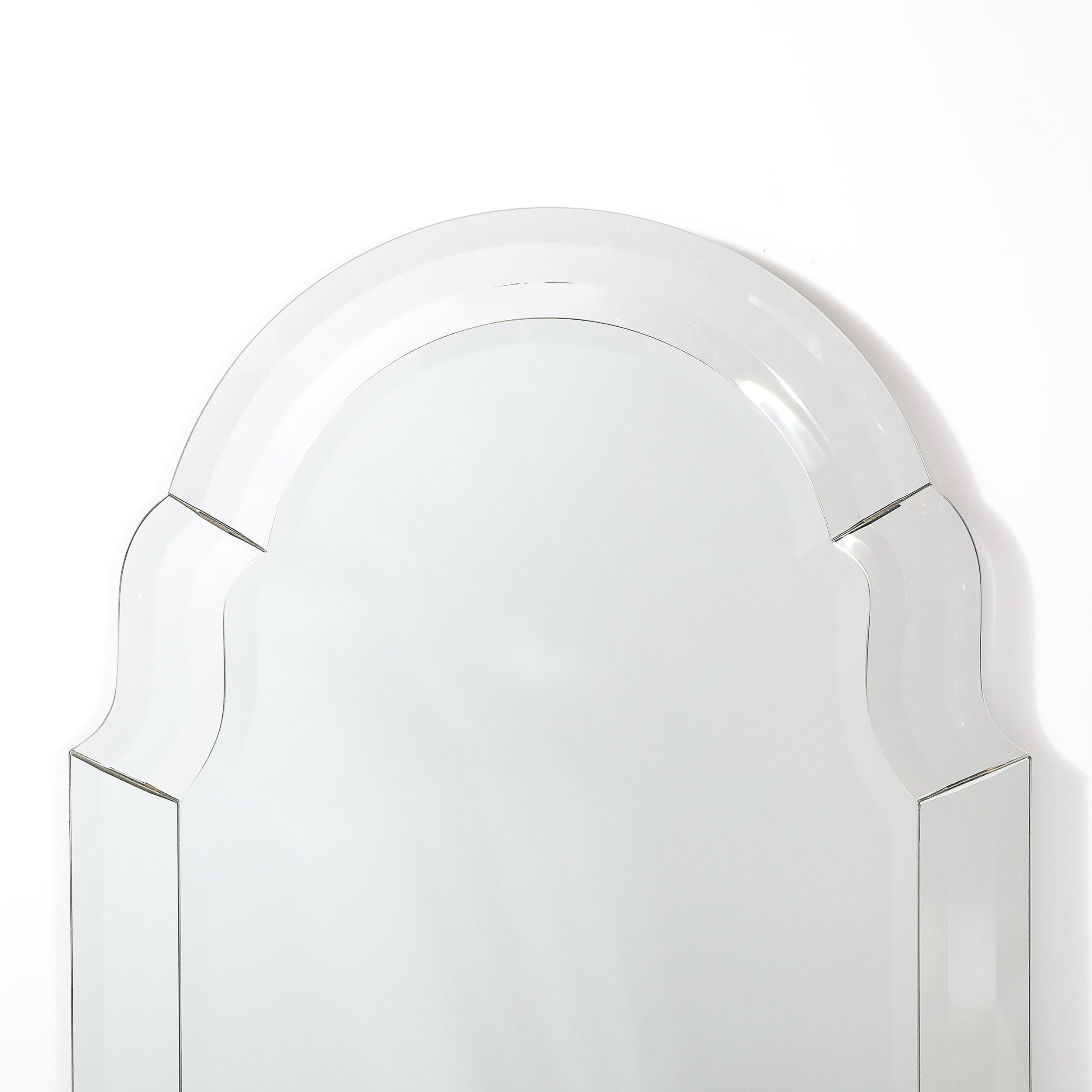 Paire de miroirs en forme d'arche avec biseau, de style moderniste du milieu du siècle, à empattement serré en vente 3