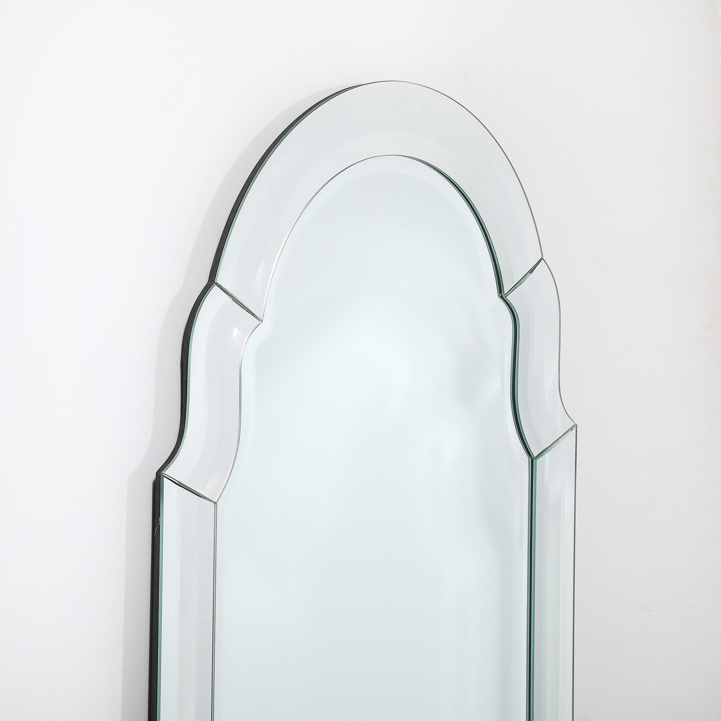 Paire de miroirs en forme d'arche avec biseau, de style moderniste du milieu du siècle, à empattement serré Excellent état - En vente à New York, NY