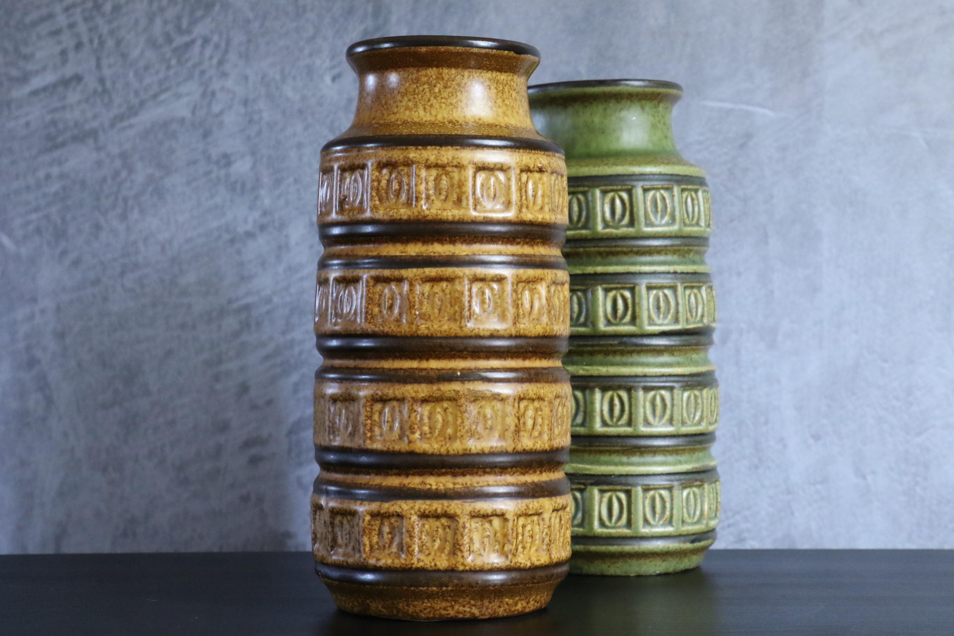 Tedesco Coppia di vasi della Germania Occidentale modernista di metà secolo di Scheurich Keramik, circa 1970 in vendita