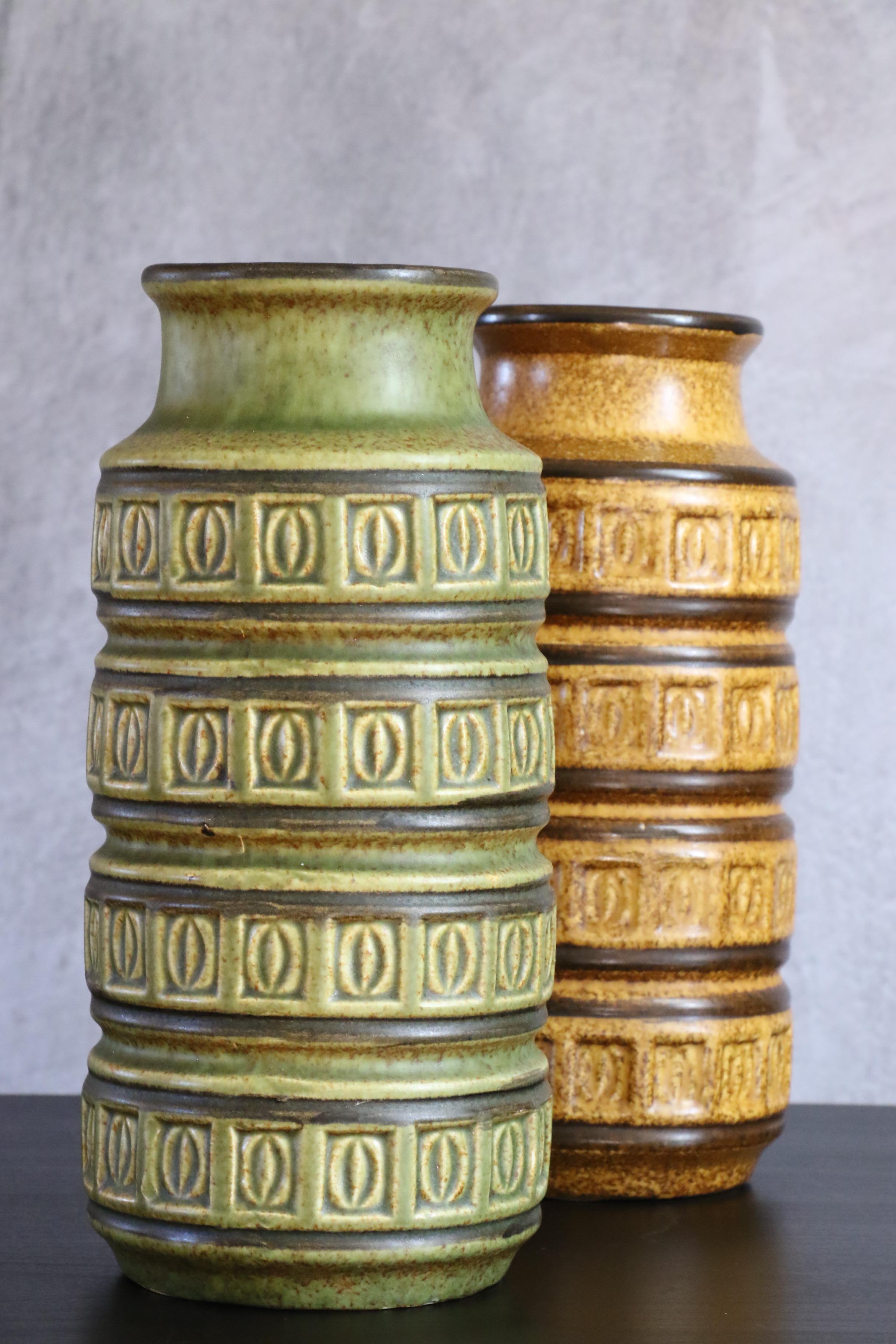 Smaltato Coppia di vasi della Germania Occidentale modernista di metà secolo di Scheurich Keramik, circa 1970 in vendita