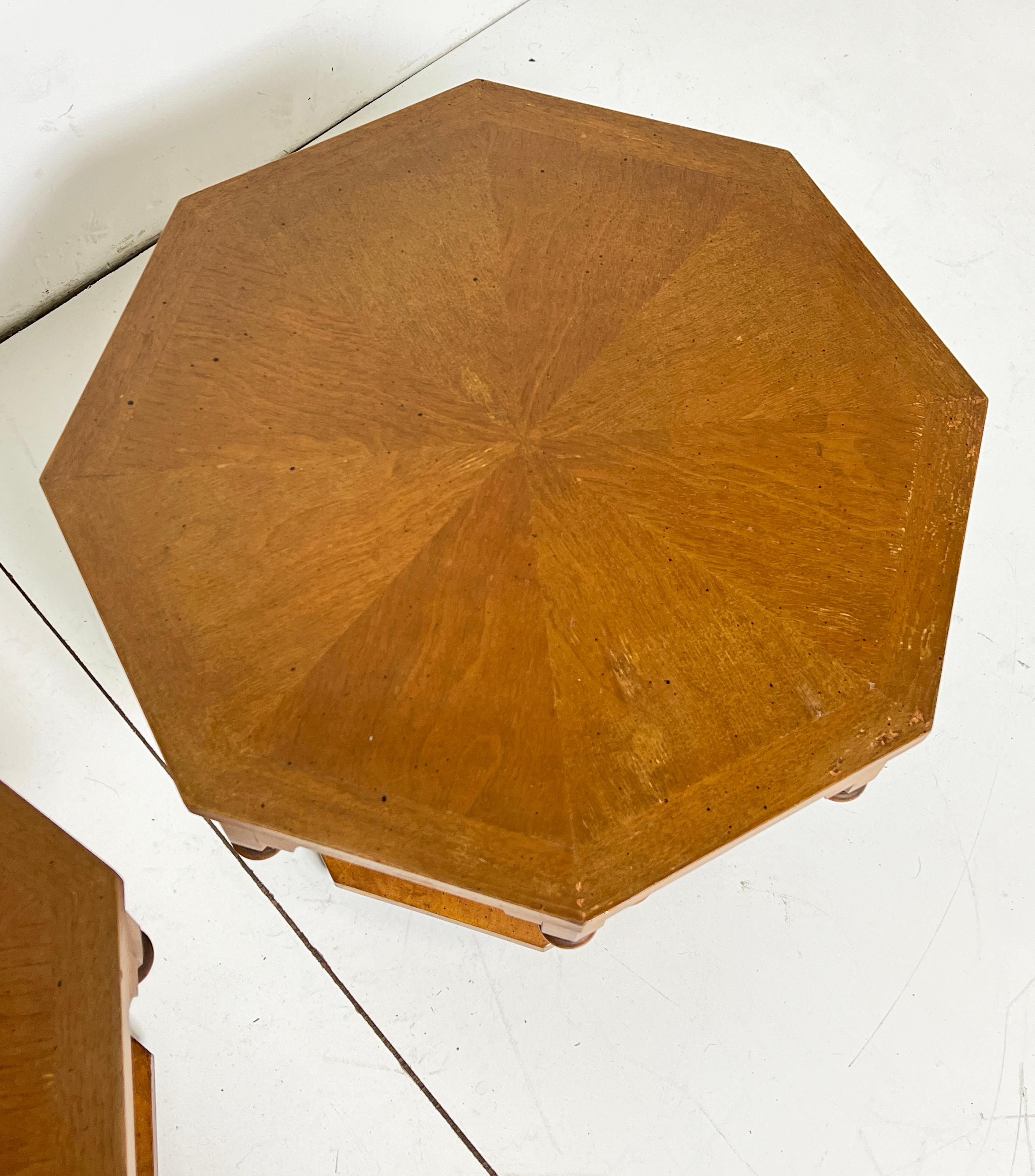 Mid-Century moderno Coppia di tavolini di ispirazione marocchina della metà del secolo scorso CIRCA 1960 in vendita