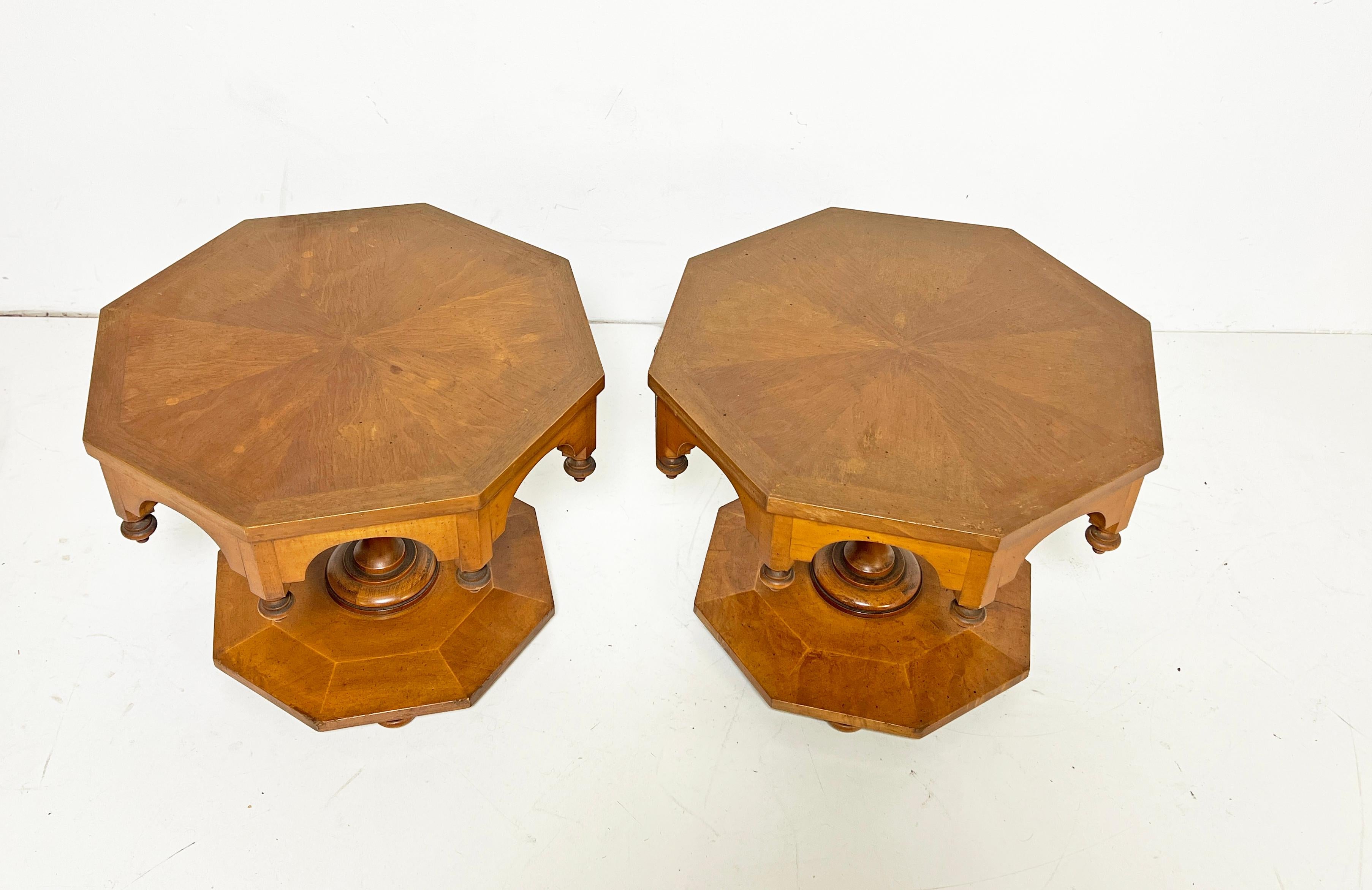 Americano Coppia di tavolini di ispirazione marocchina della metà del secolo scorso CIRCA 1960 in vendita