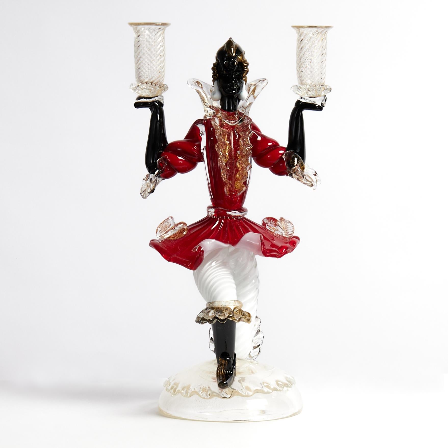 Coppia di candelieri a figura danzante in vetro di Murano della metà del secolo scorso in vendita 3