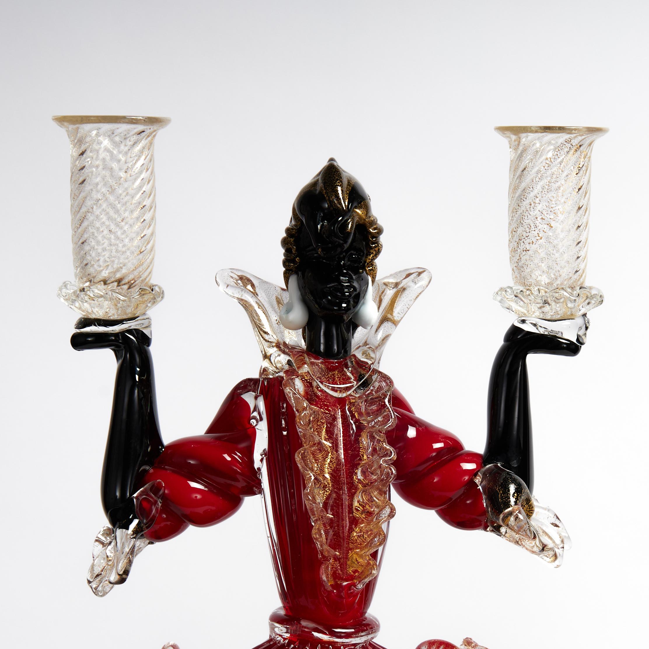 Coppia di candelieri a figura danzante in vetro di Murano della metà del secolo scorso in vendita 4