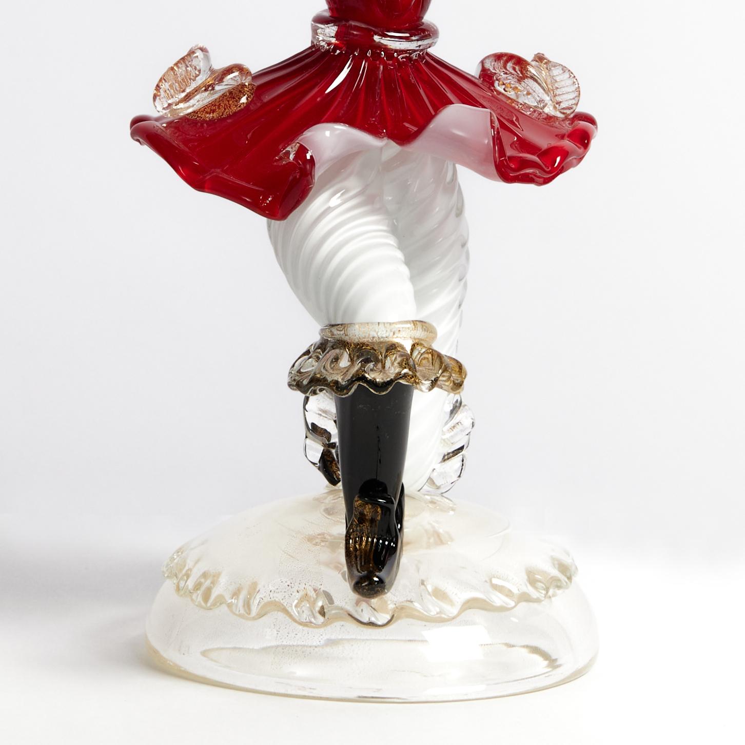 Coppia di candelieri a figura danzante in vetro di Murano della metà del secolo scorso in vendita 5