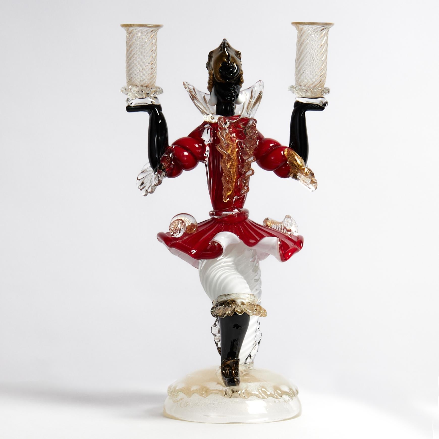 Italiano Coppia di candelieri a figura danzante in vetro di Murano della metà del secolo scorso in vendita