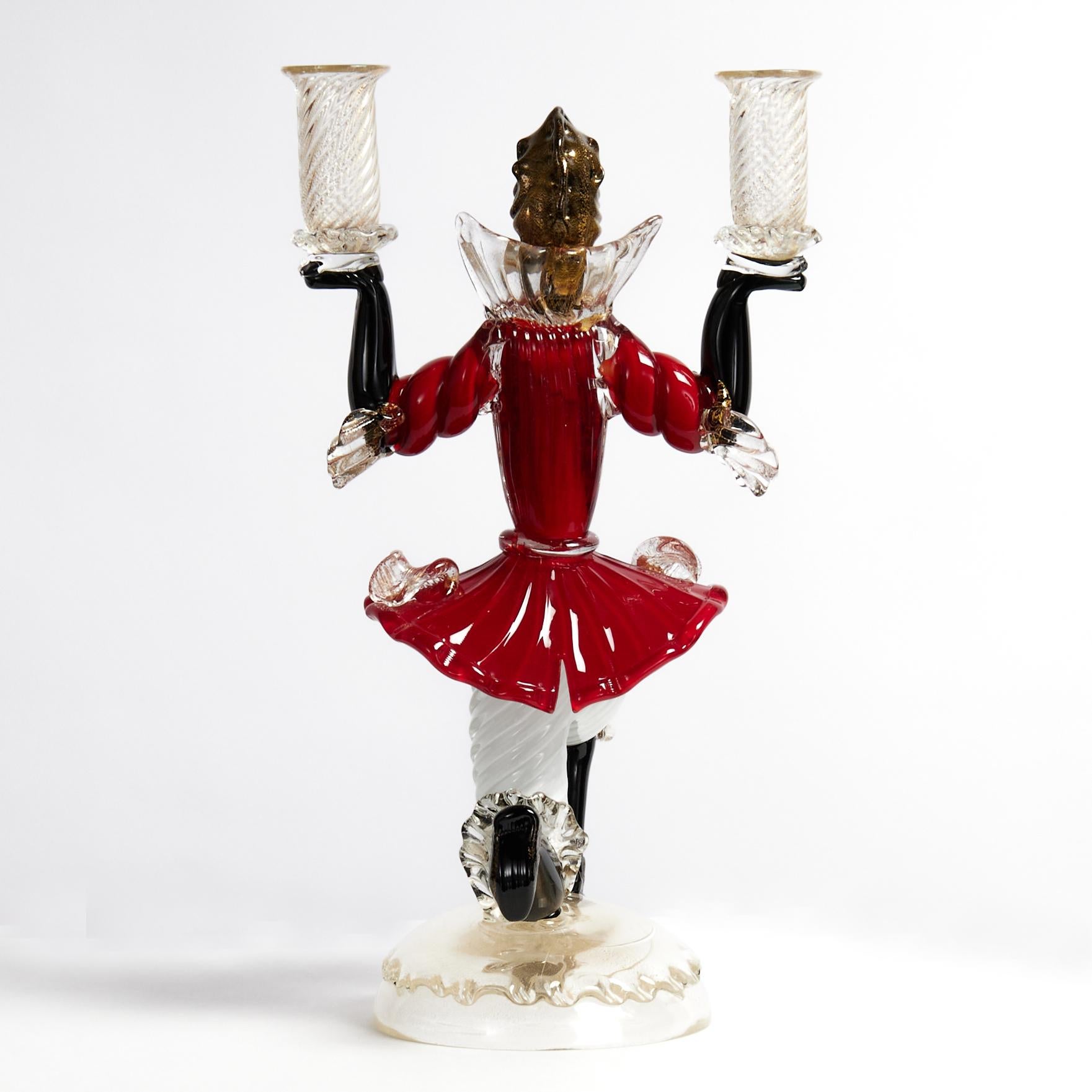 Coppia di candelieri a figura danzante in vetro di Murano della metà del secolo scorso in vendita 2