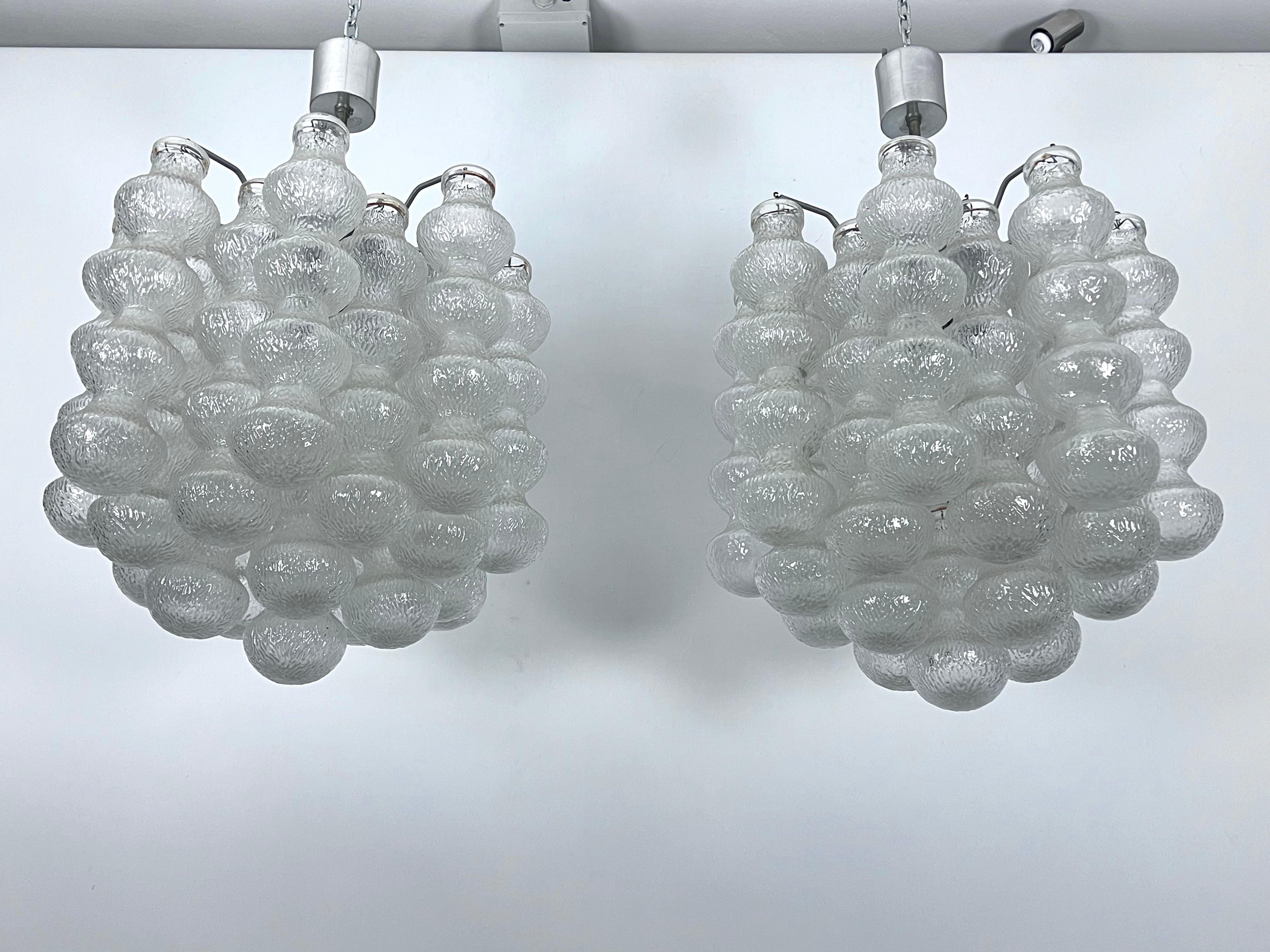 Pair of Mid-Century Murano Bubble Glass chandeliers. Italy 1960s For Sale 4