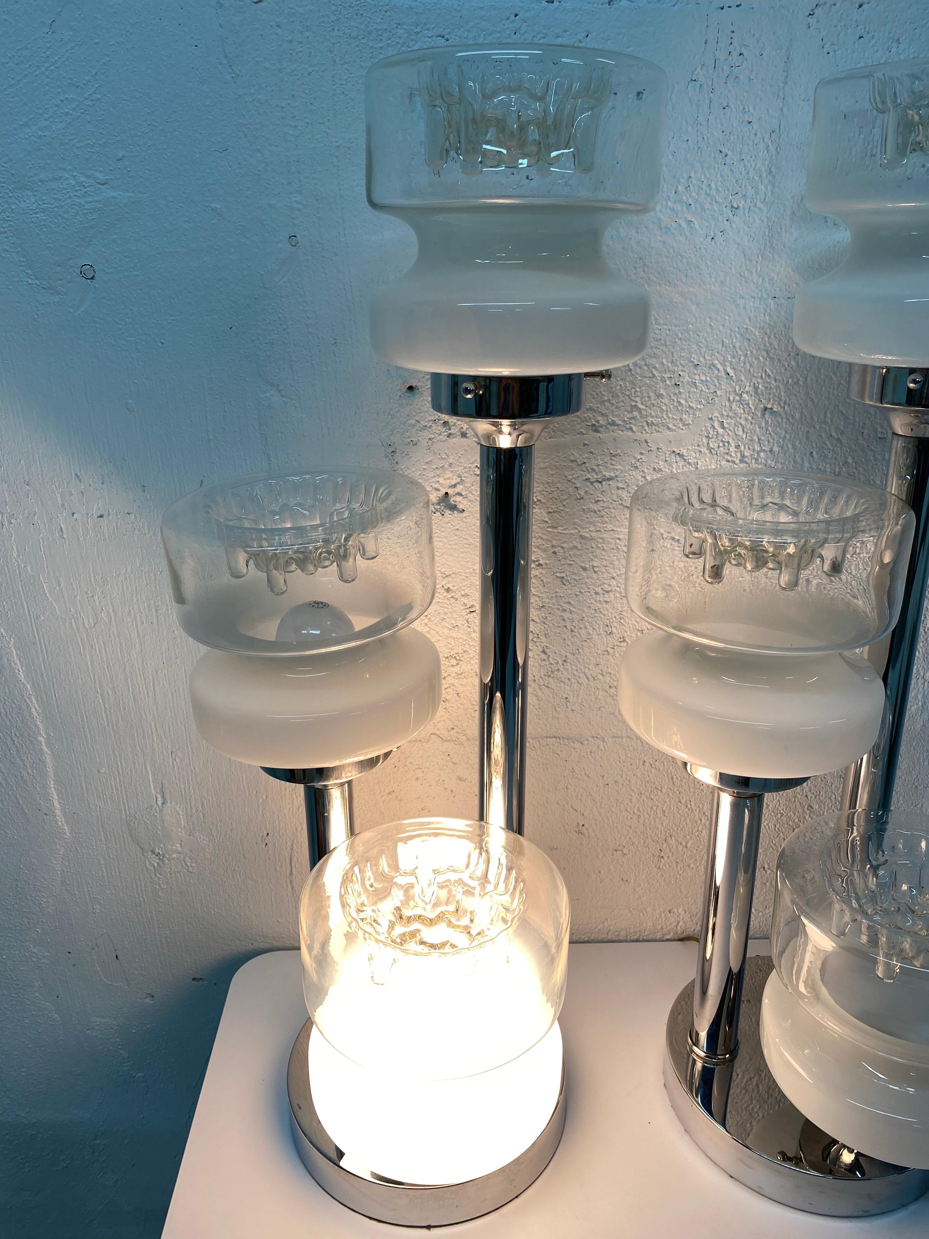 Paire de lampes de table ou de bureau en verre de Murano et chrome du milieu du siècle dernier par Mazzega en vente 12