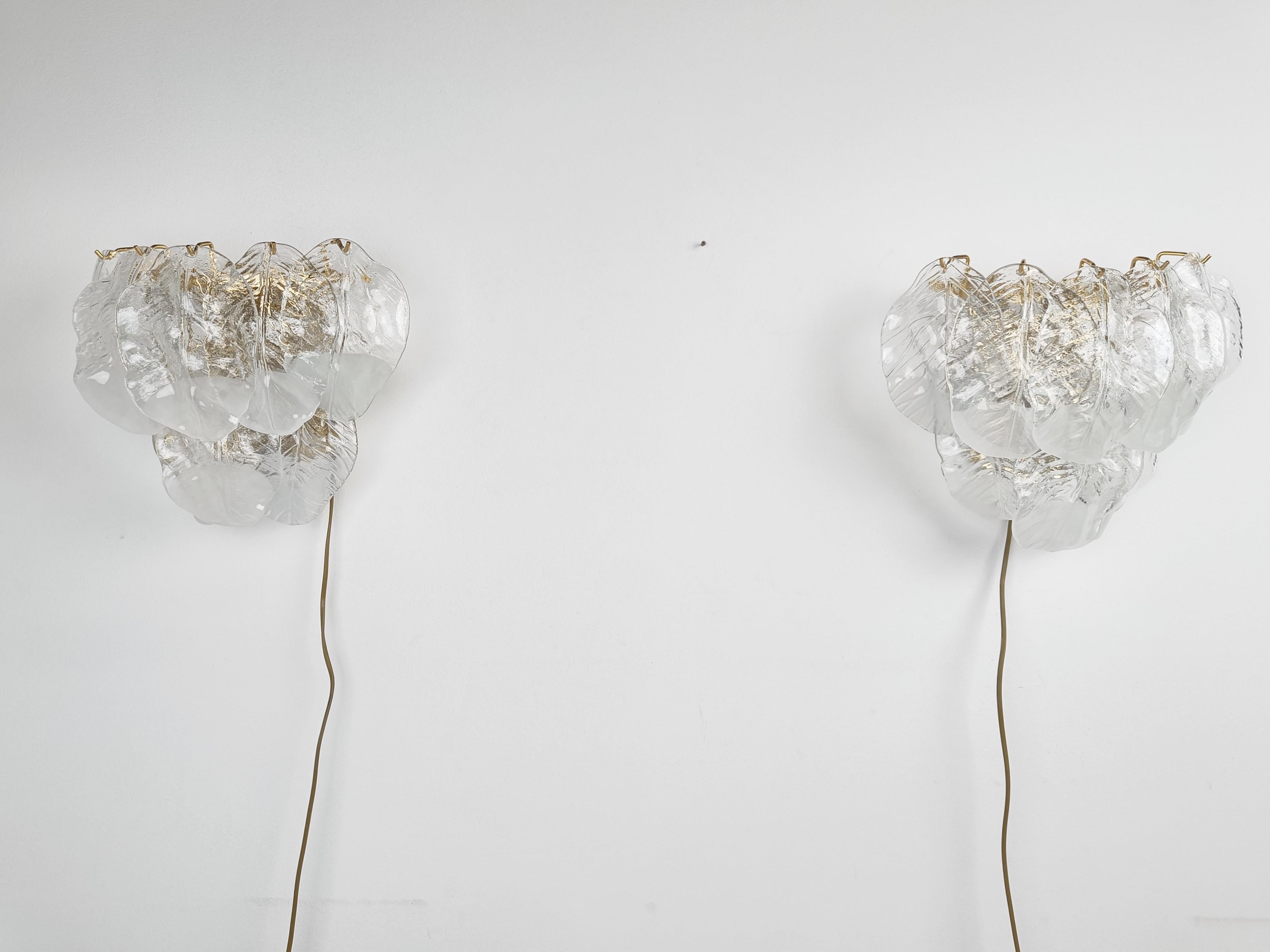 Late 20th Century Pair of Midcentury Murano Glass Leaf Wall Lamps, 1970s For Sale