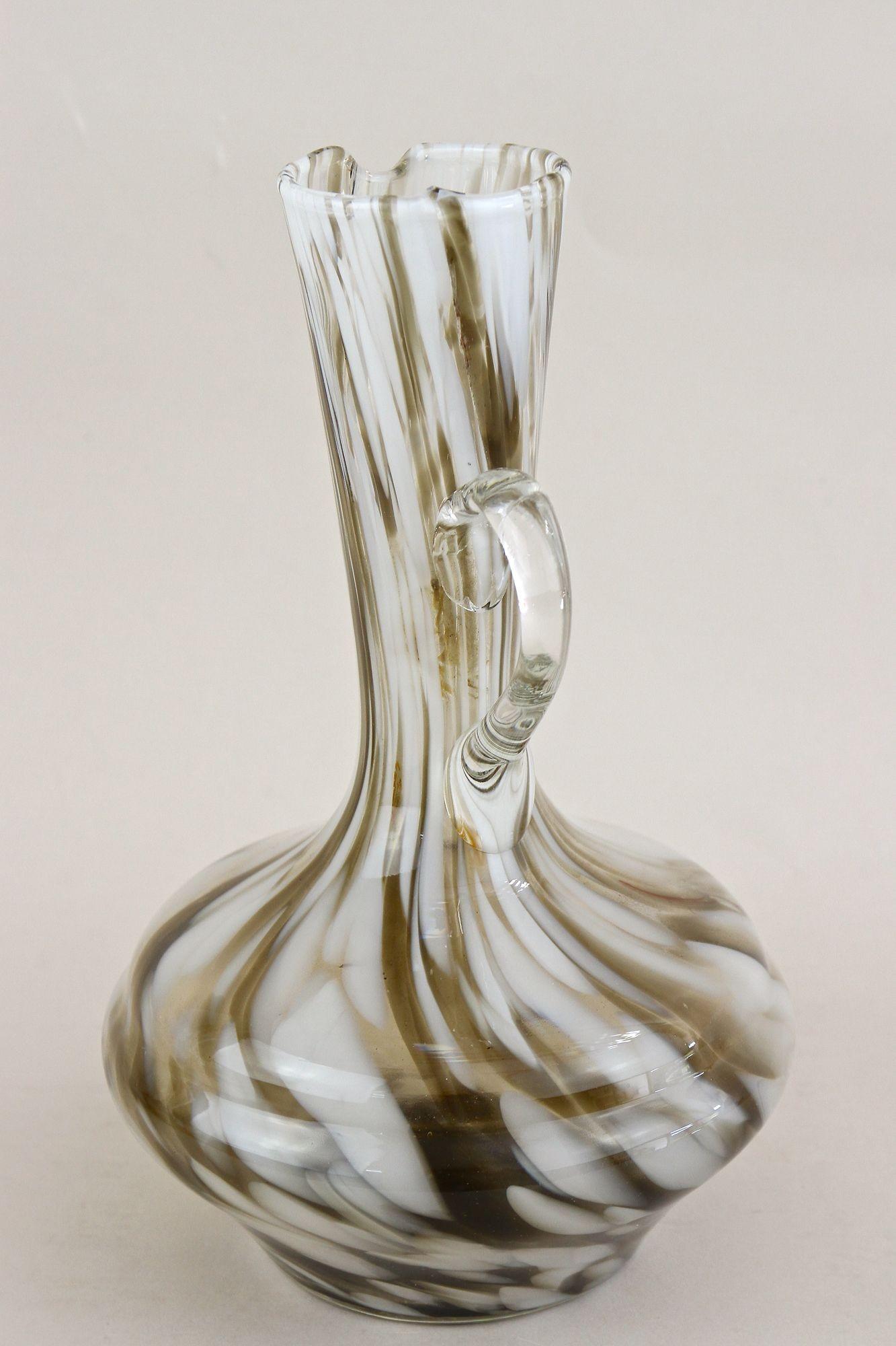 Coppia di vasi e caraffe in vetro di Murano della metà del secolo scorso, bianco/marrone - Italia 1960 ca. in vendita 4