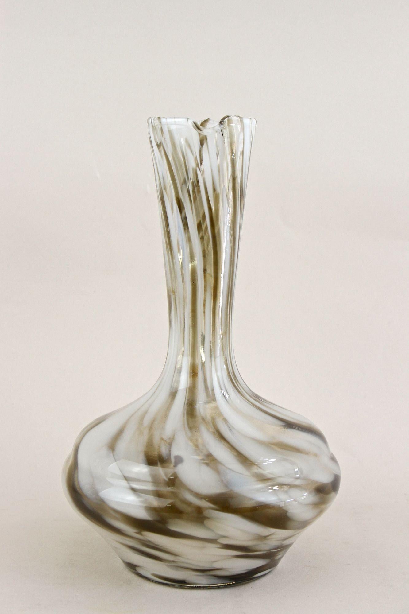 Coppia di vasi e caraffe in vetro di Murano della metà del secolo scorso, bianco/marrone - Italia 1960 ca. in vendita 6