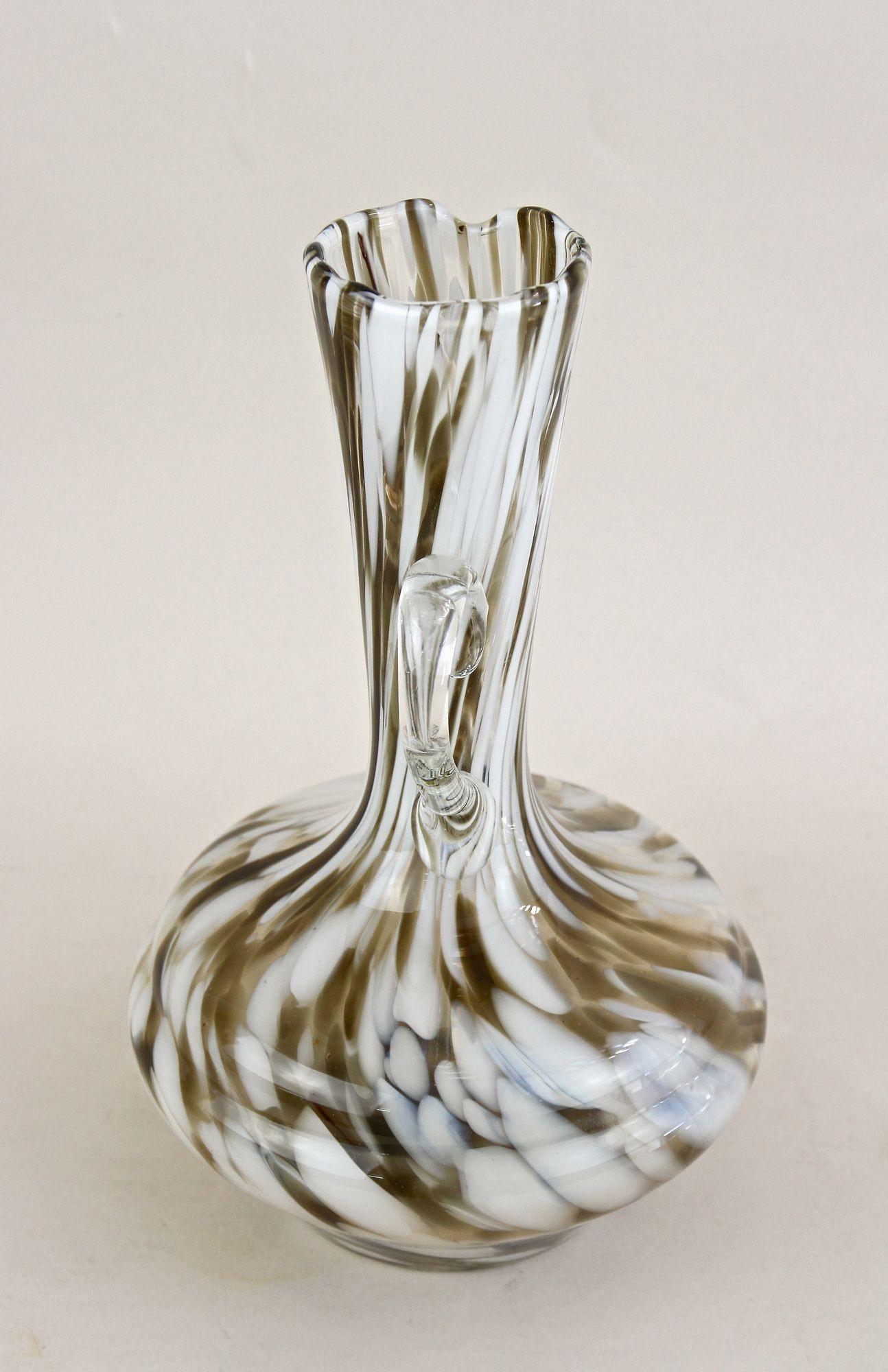 XX secolo Coppia di vasi e caraffe in vetro di Murano della metà del secolo scorso, bianco/marrone - Italia 1960 ca. in vendita