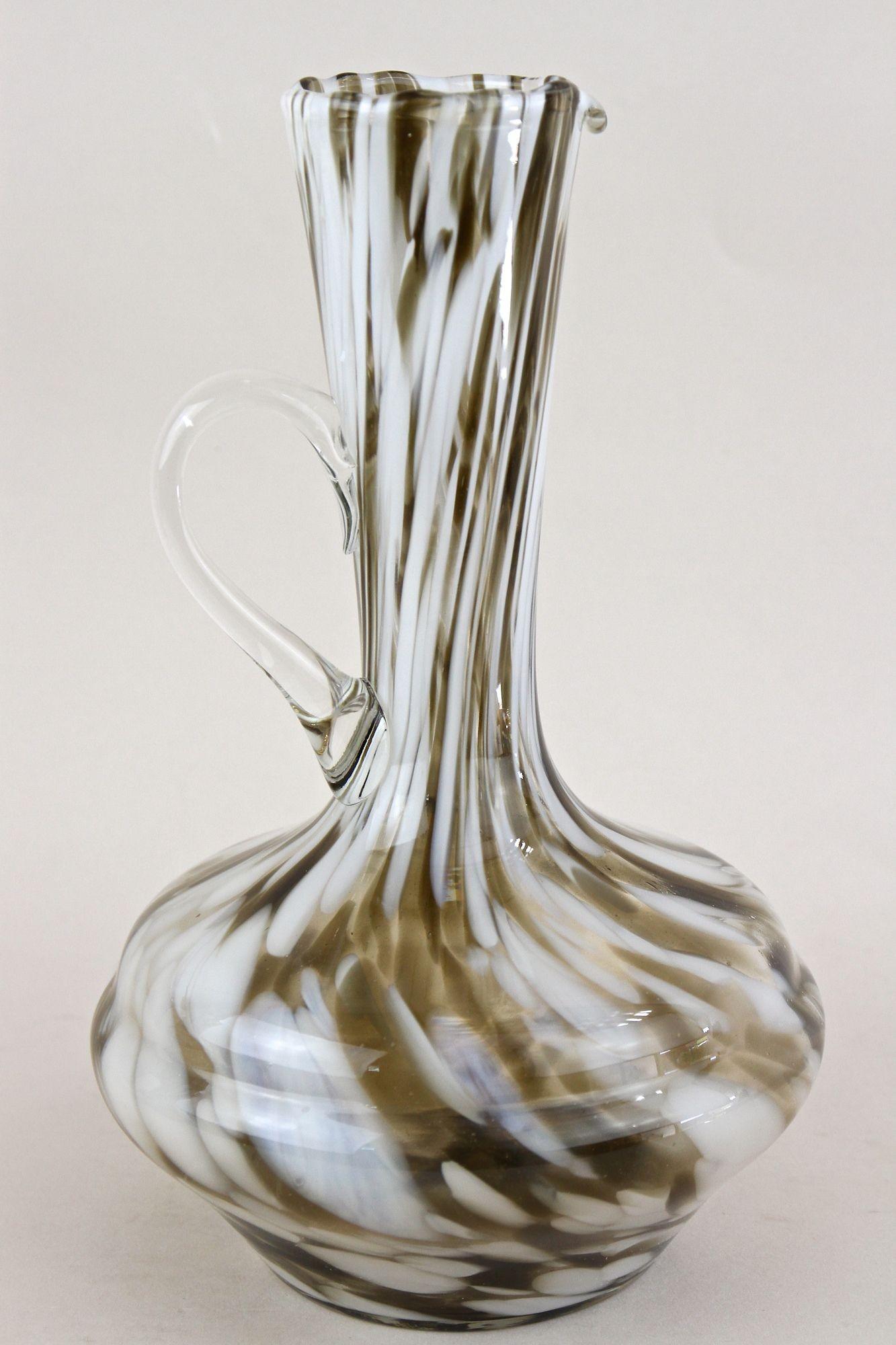 Vetro di Murano Coppia di vasi e caraffe in vetro di Murano della metà del secolo scorso, bianco/marrone - Italia 1960 ca. in vendita
