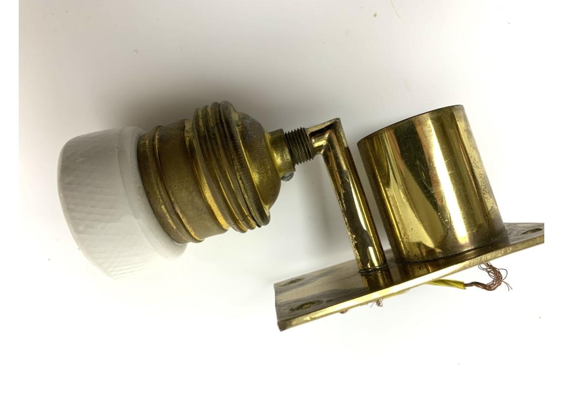 Pair Of Mid Century Murano Shell Form Wall Sconces #2 en venta 3