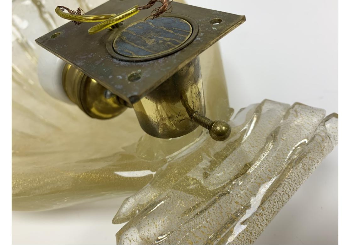 Pair Of Mid Century Murano Shell Form Wall Sconces #2 en venta 4