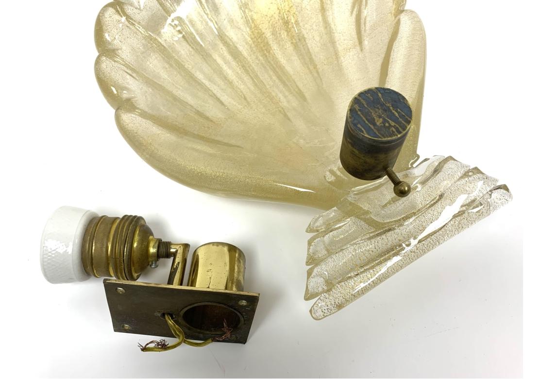 Pair Of Mid Century Murano Shell Form Wall Sconces #2 en venta 5