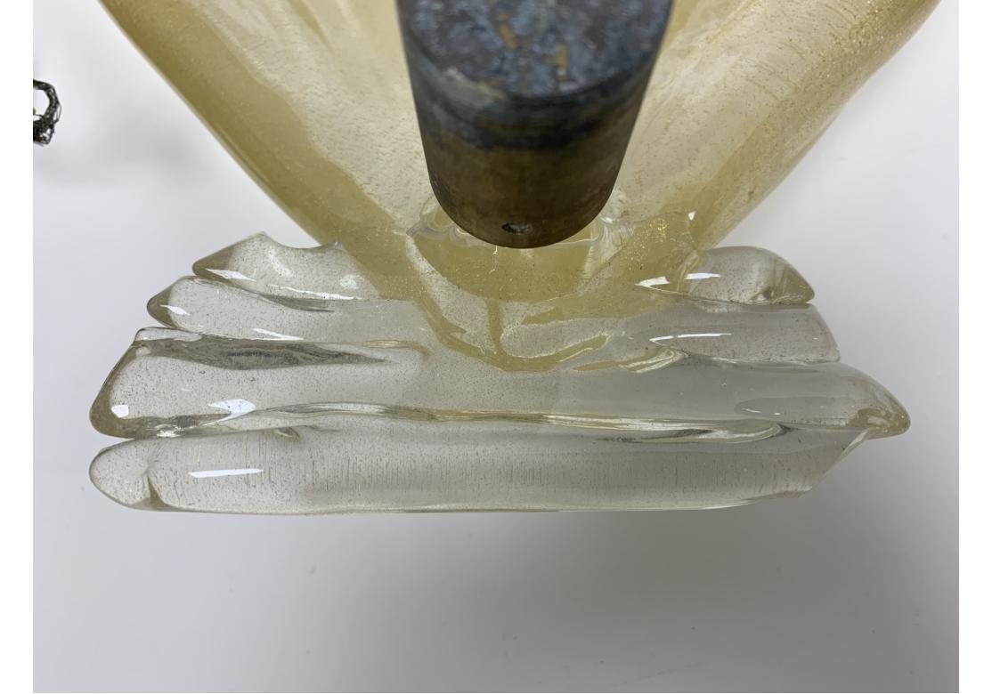 Pair Of Mid Century Murano Shell Form Wall Sconces #2 en Desgastado estado para la venta en Bridgeport, CT