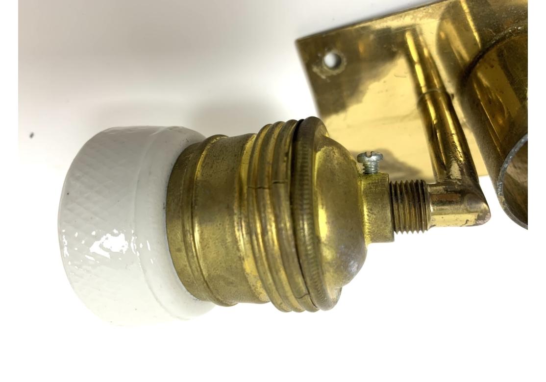 Pair Of Mid Century Murano Shell Form Wall Sconces #2 en venta 1