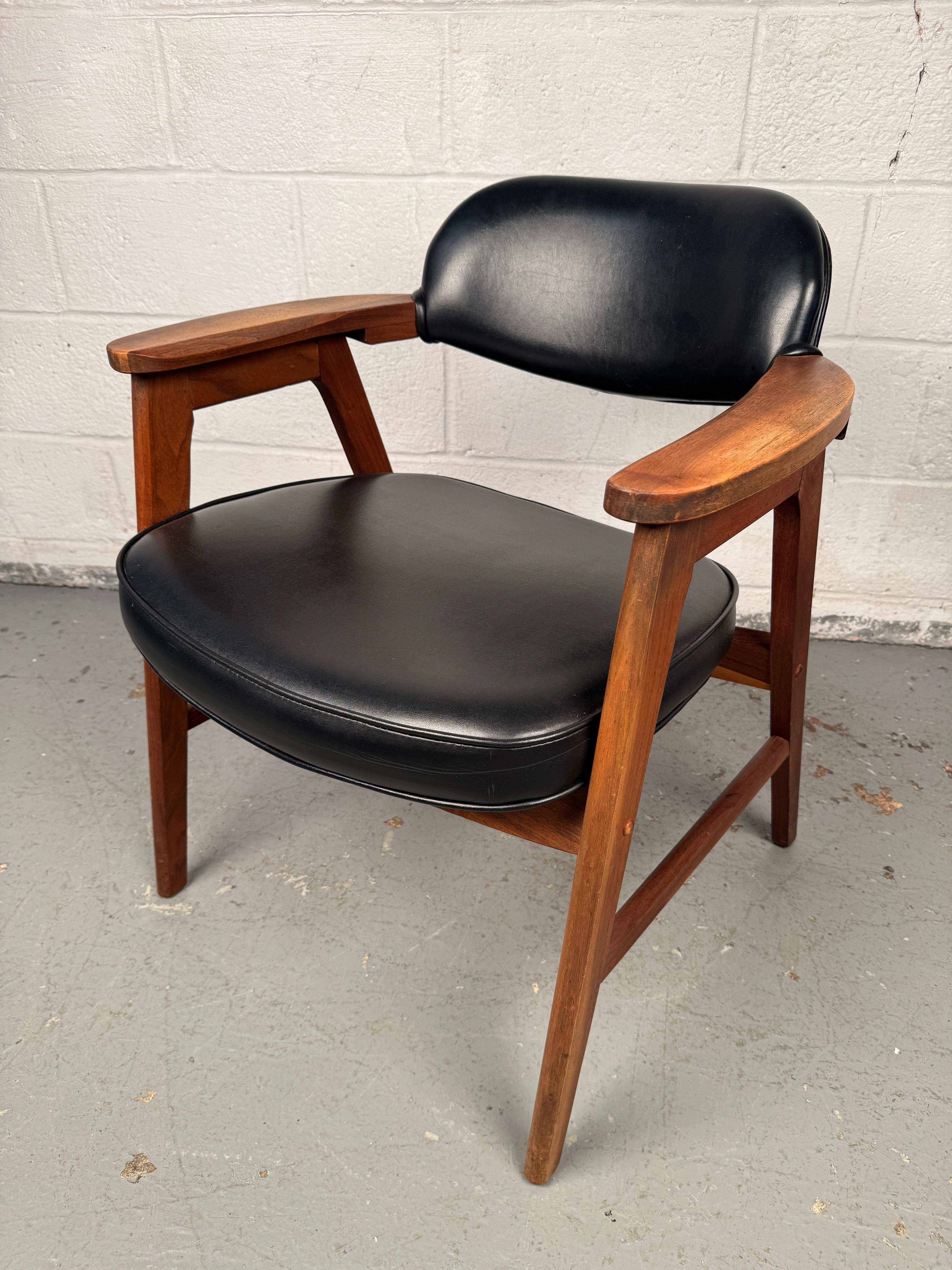 Paar Murphy-Stühle aus der Mitte des Jahrhunderts von Eck-Adams Corp. im Angebot 6