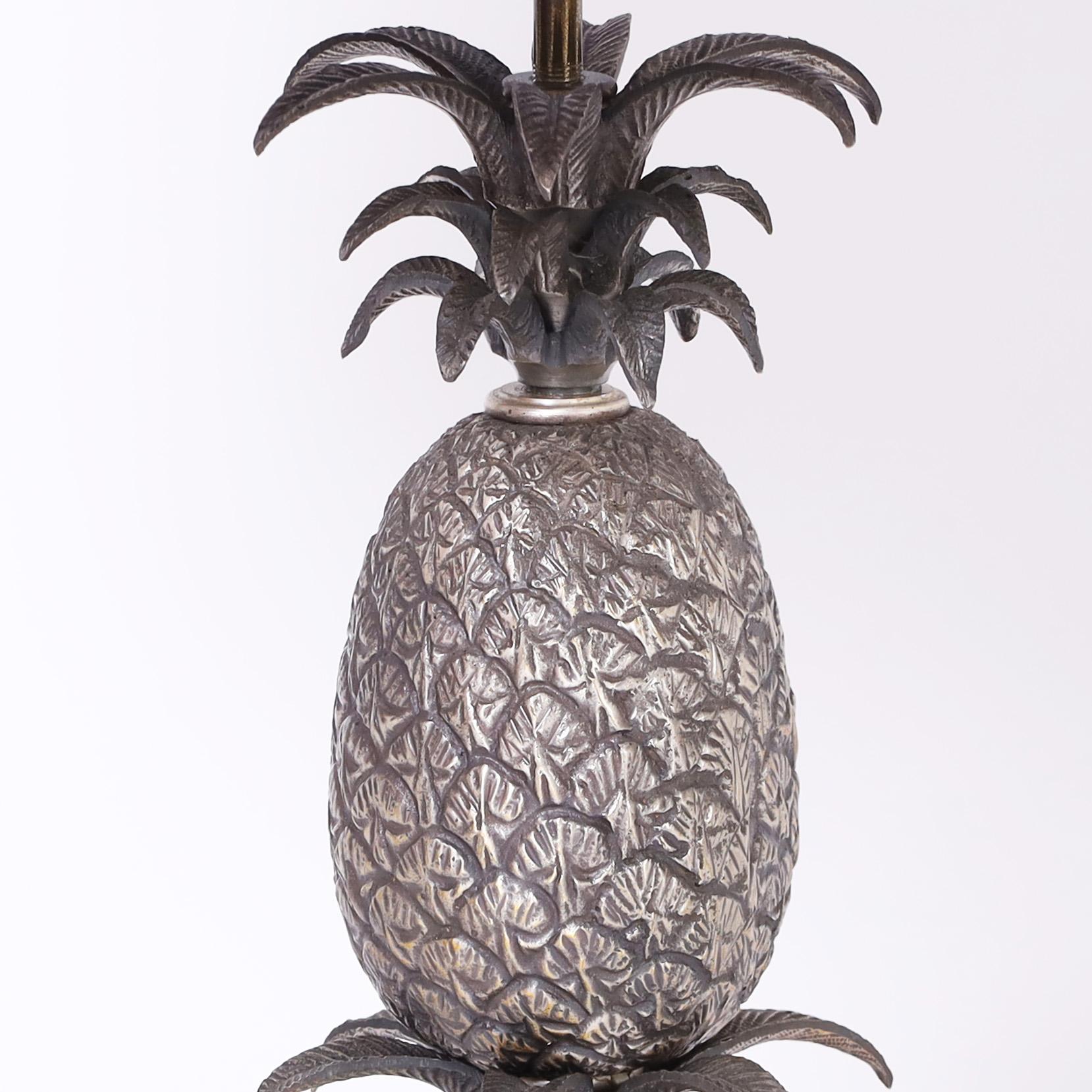 italien Paire de lampes de table néoclassiques mi-siècle ananas en vente